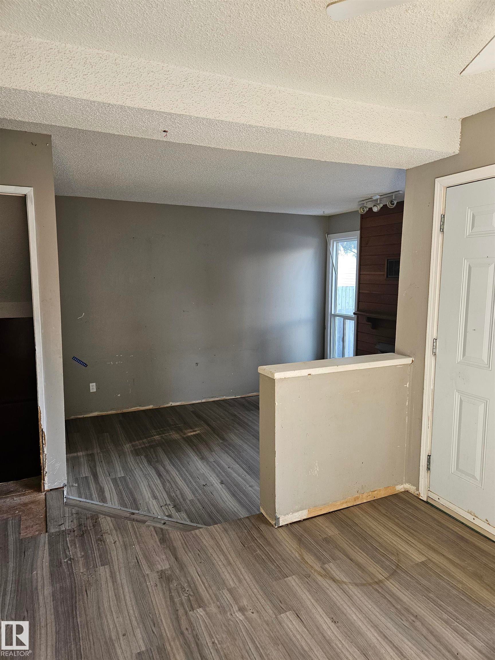 37 1415 62 Street, Edmonton, AB - Indoor Photo Showing Other Room