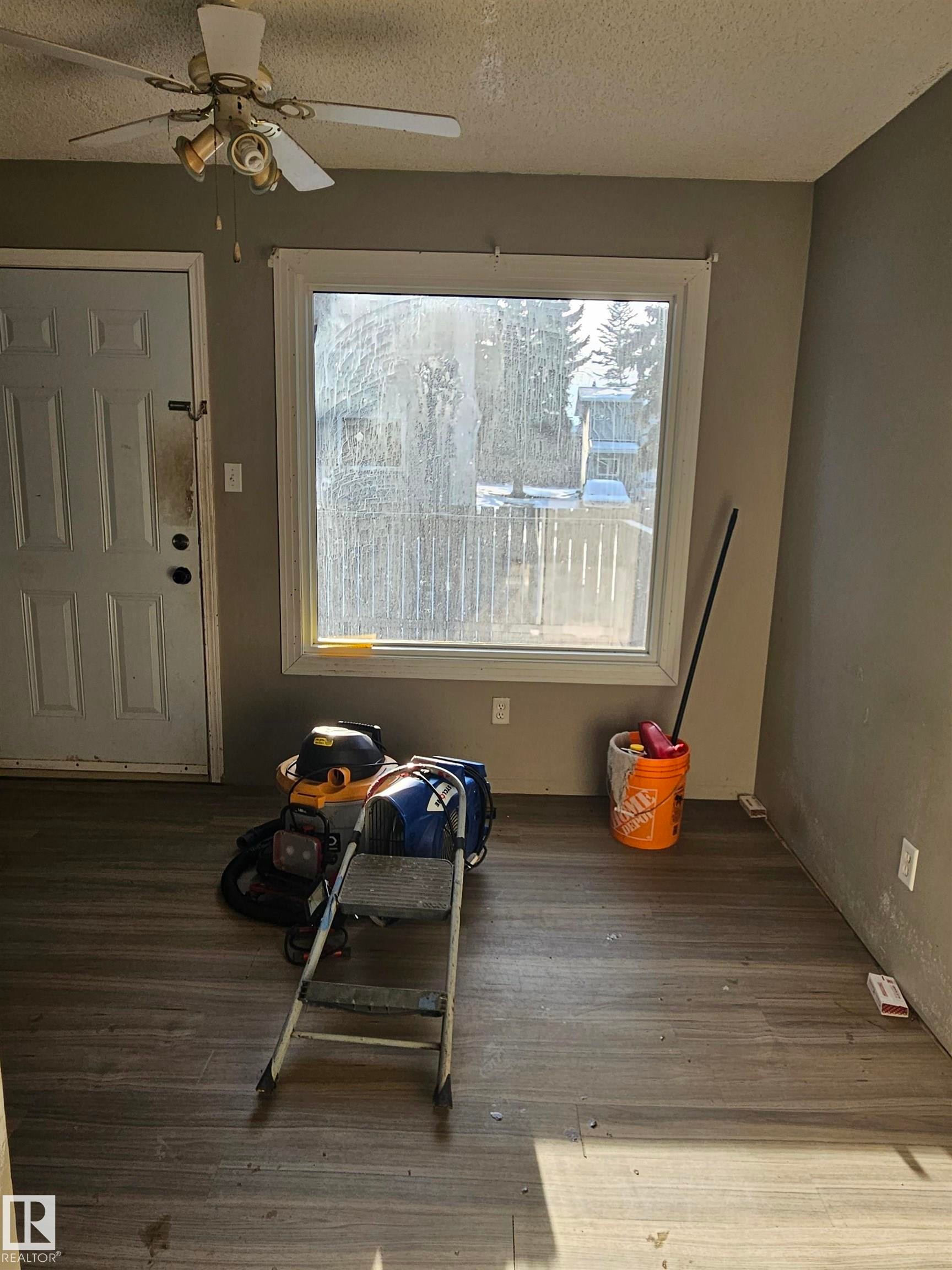 37 1415 62 Street, Edmonton, AB - Indoor Photo Showing Other Room