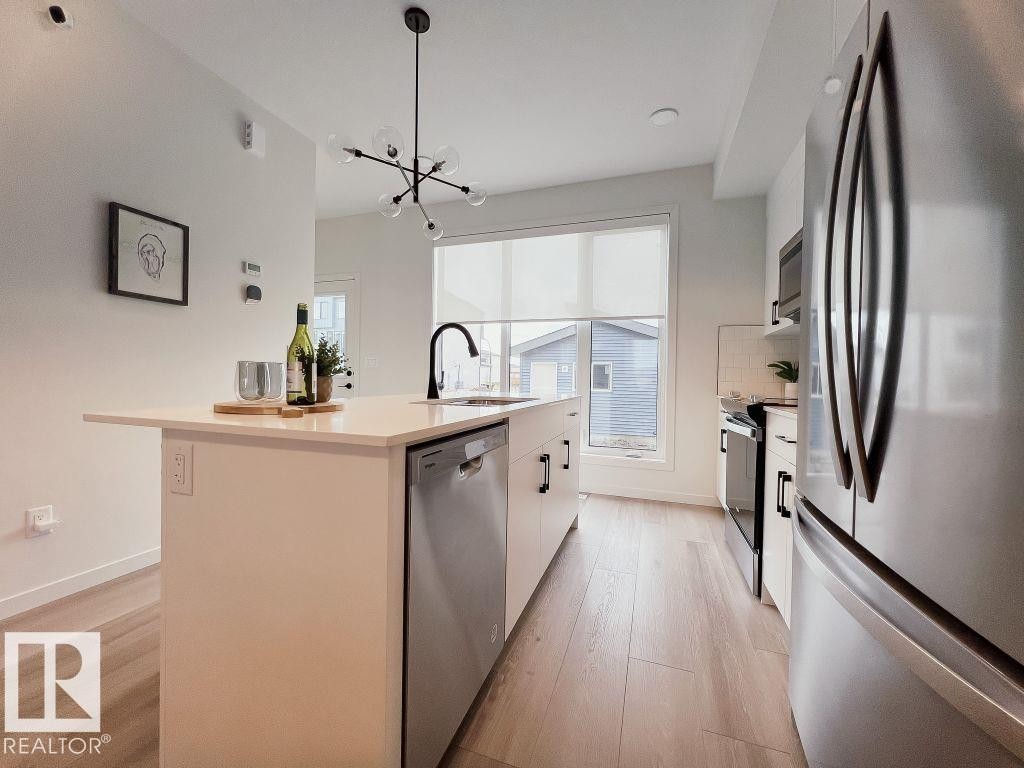 7446 Klapstein Crescent, Edmonton, AB - Indoor Photo Showing Kitchen With Upgraded Kitchen