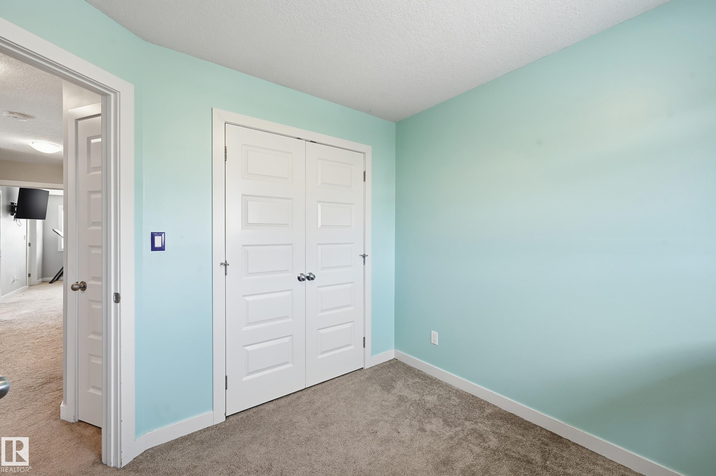 Unfurnished bedroom featuring carpet floors, a textured ceiling, and a closet - 5978 167C Avenue, Edmonton, AB - Indoor Photo Showing Other Room