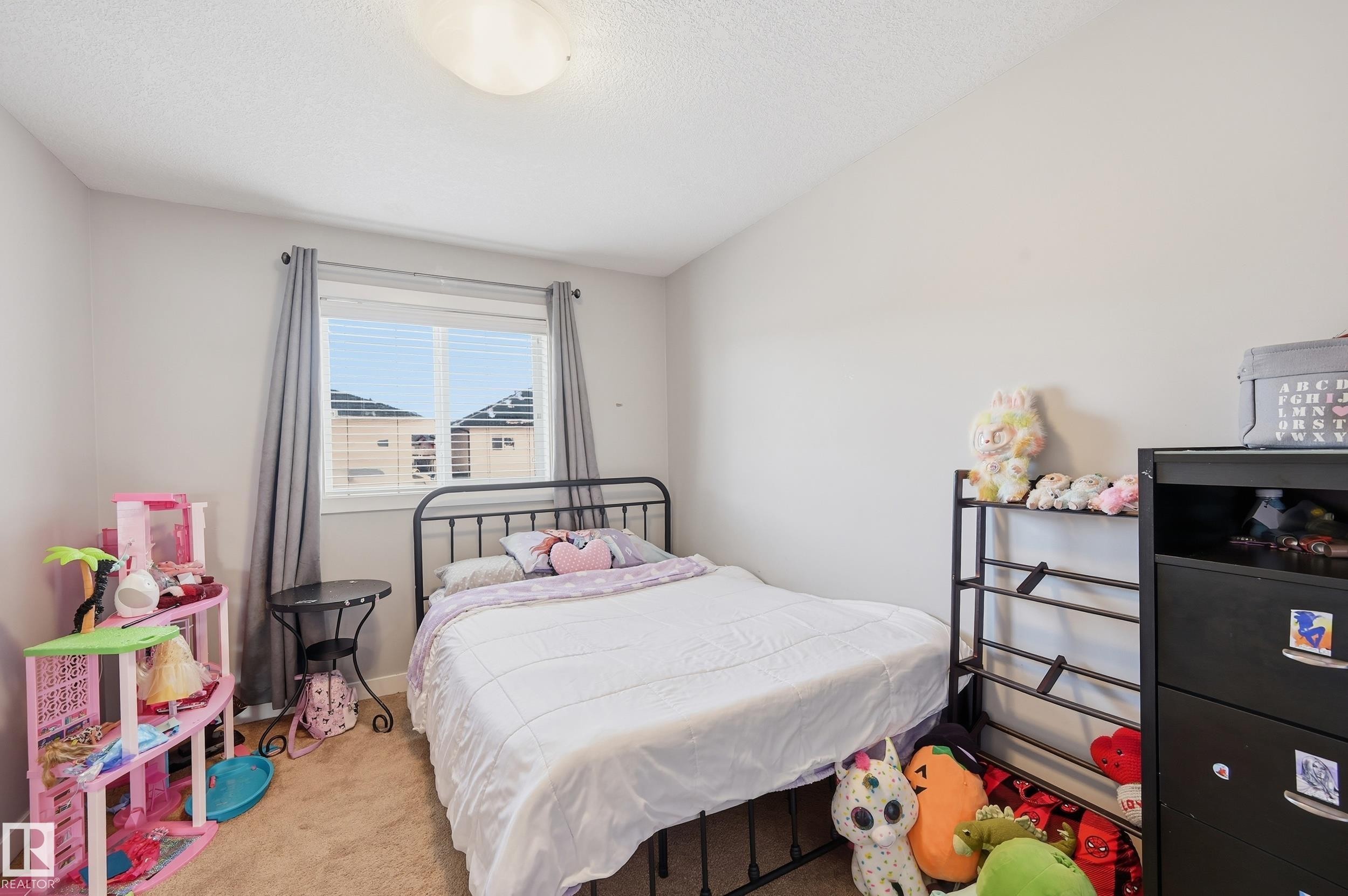 Bedroom with carpet and baseboards - 5978 167C Avenue, Edmonton, AB - Indoor Photo Showing Bedroom