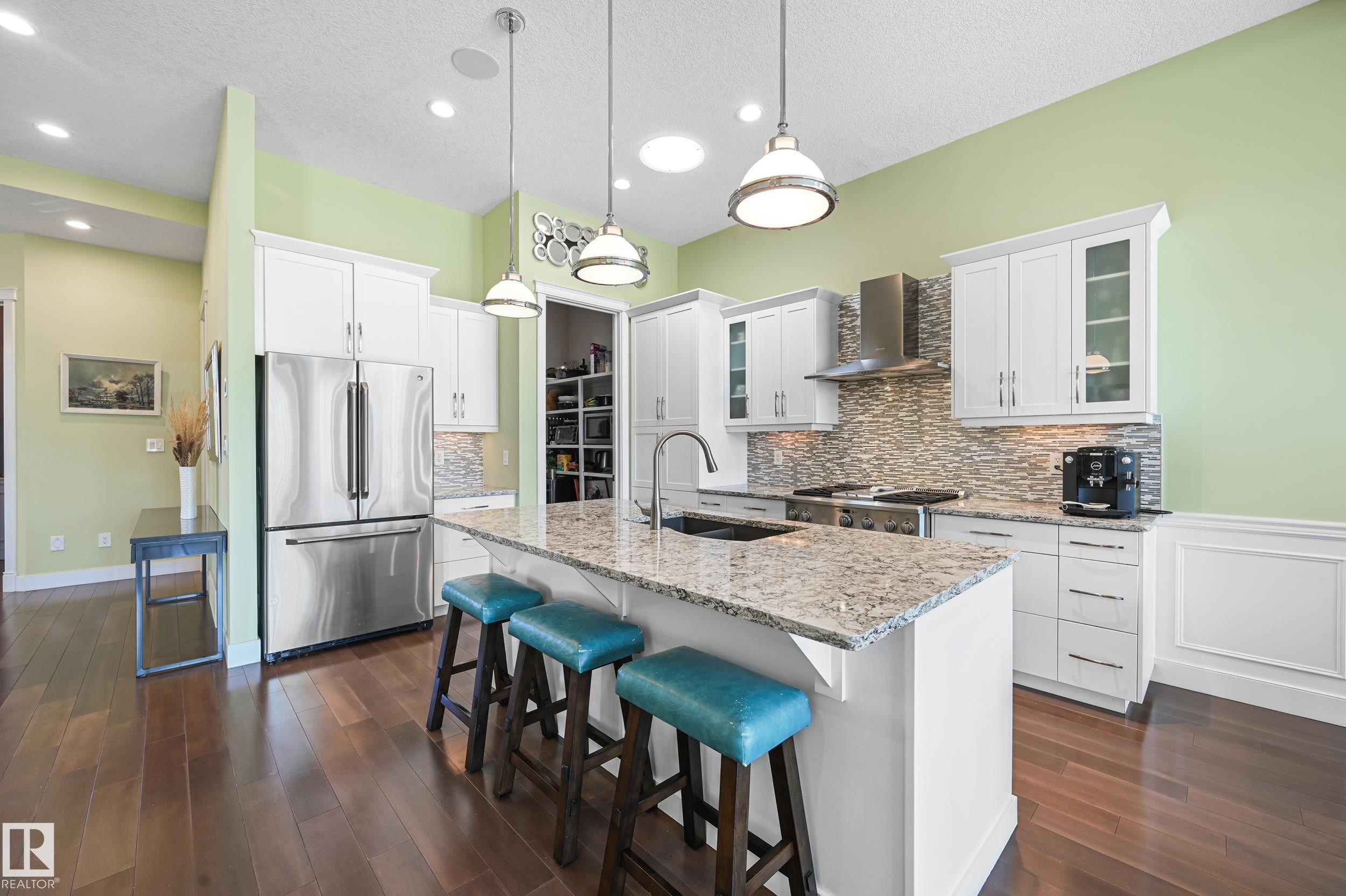 1 7570 May Common, Edmonton, AB - Indoor Photo Showing Kitchen With Upgraded Kitchen