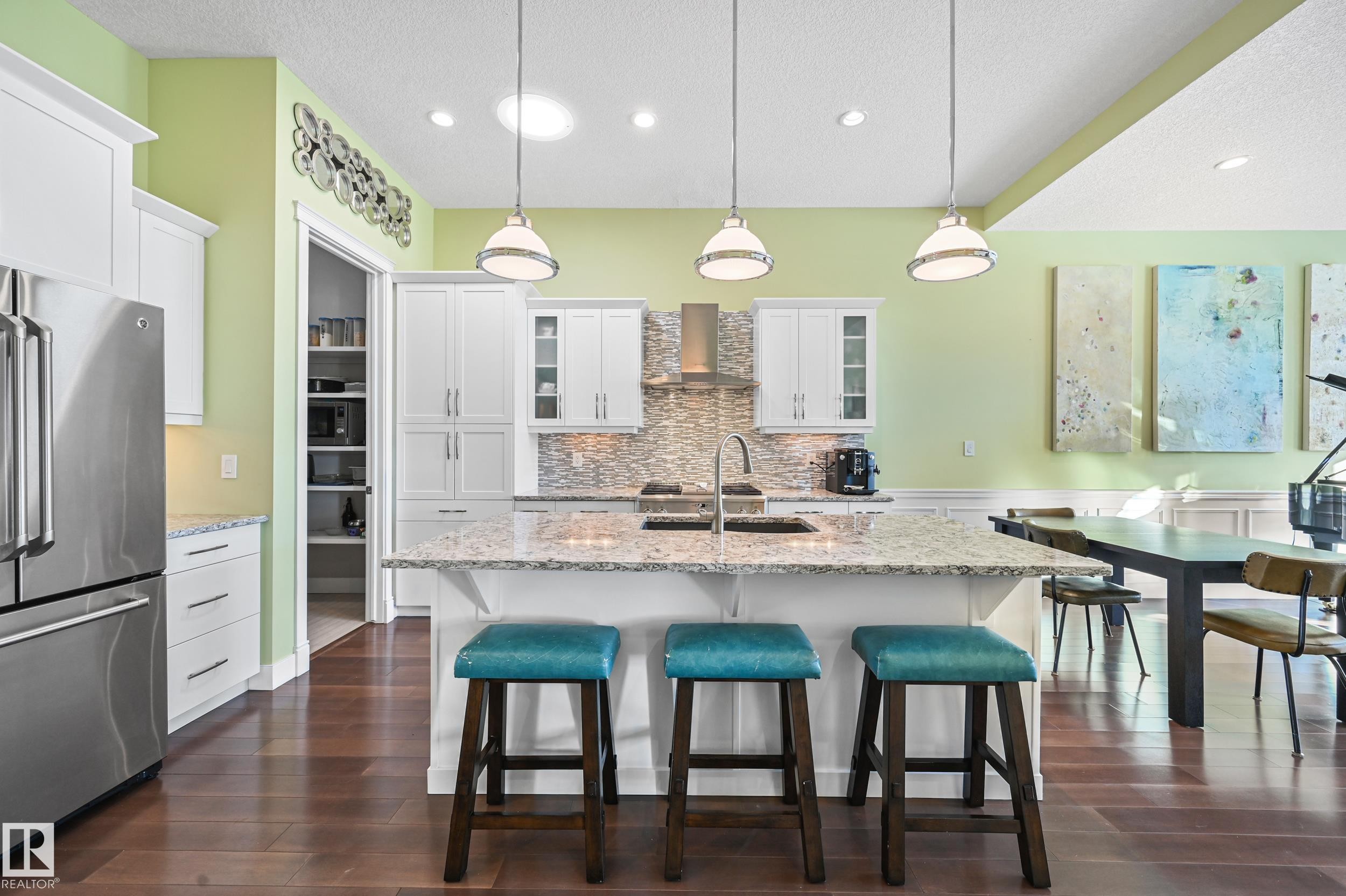 1 7570 May Common, Edmonton, AB - Indoor Photo Showing Kitchen With Upgraded Kitchen