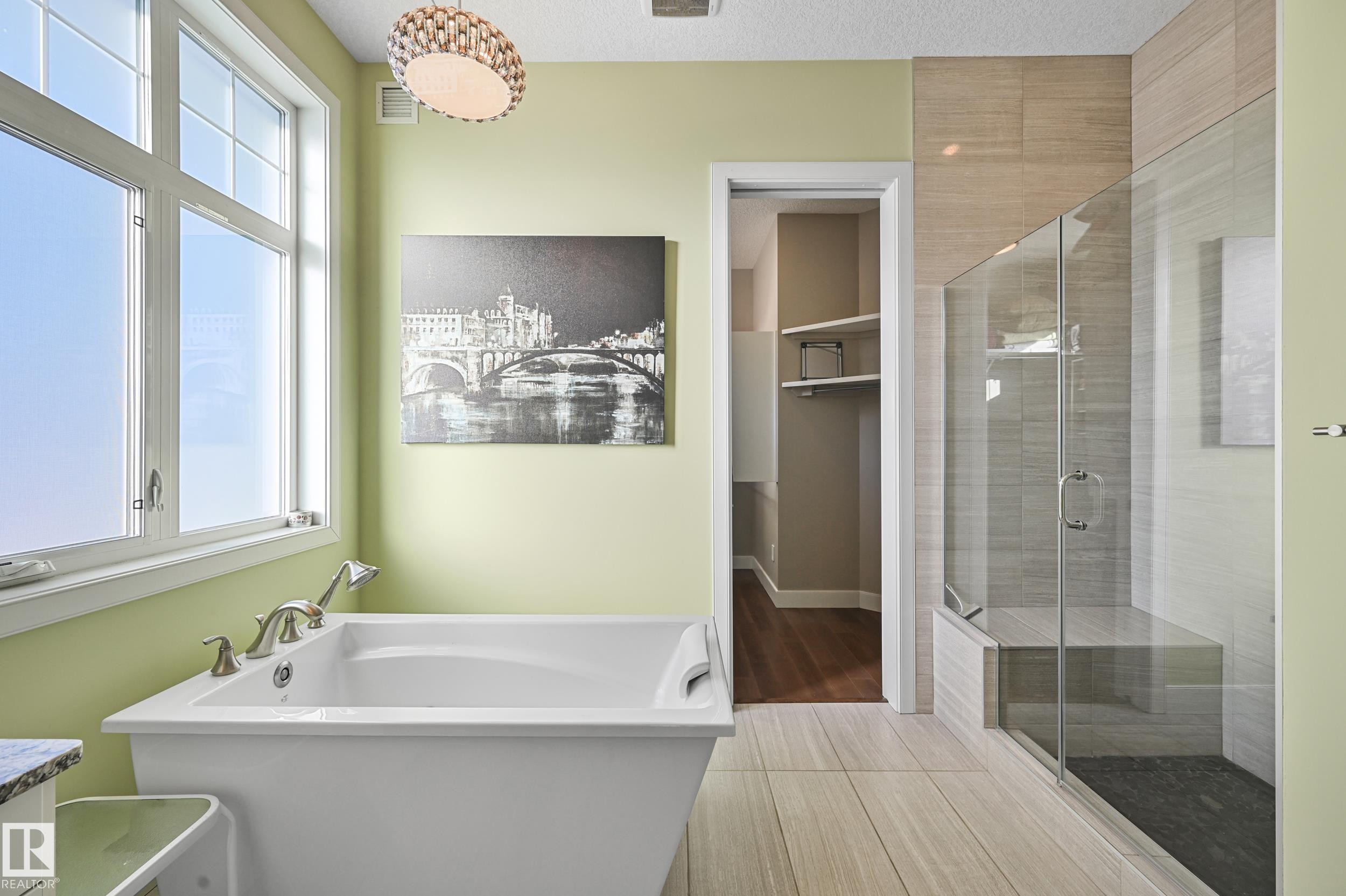 1 7570 May Common, Edmonton, AB - Indoor Photo Showing Bathroom