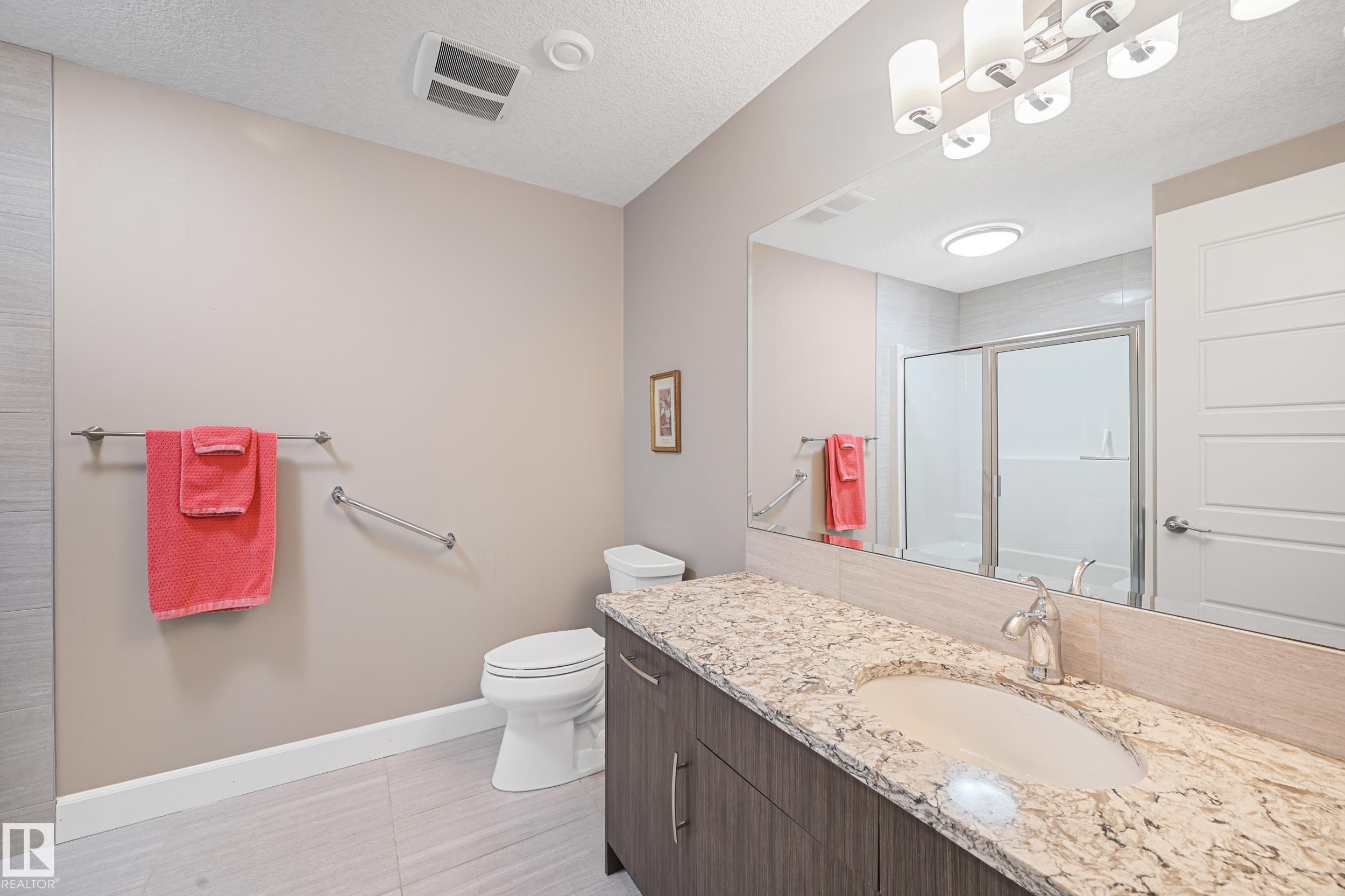 1 7570 May Common, Edmonton, AB - Indoor Photo Showing Bathroom
