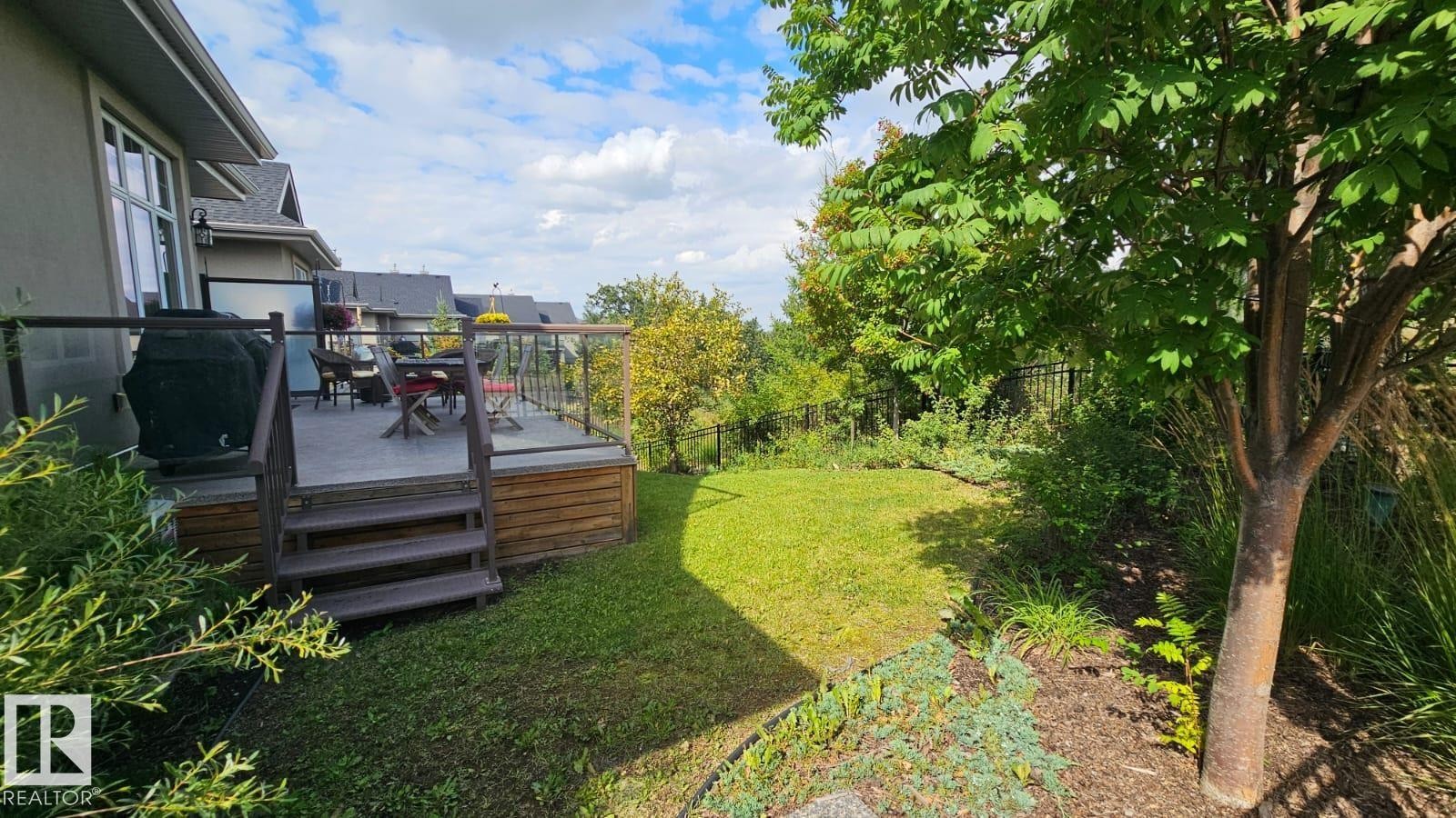 1 7570 May Common, Edmonton, AB - Outdoor