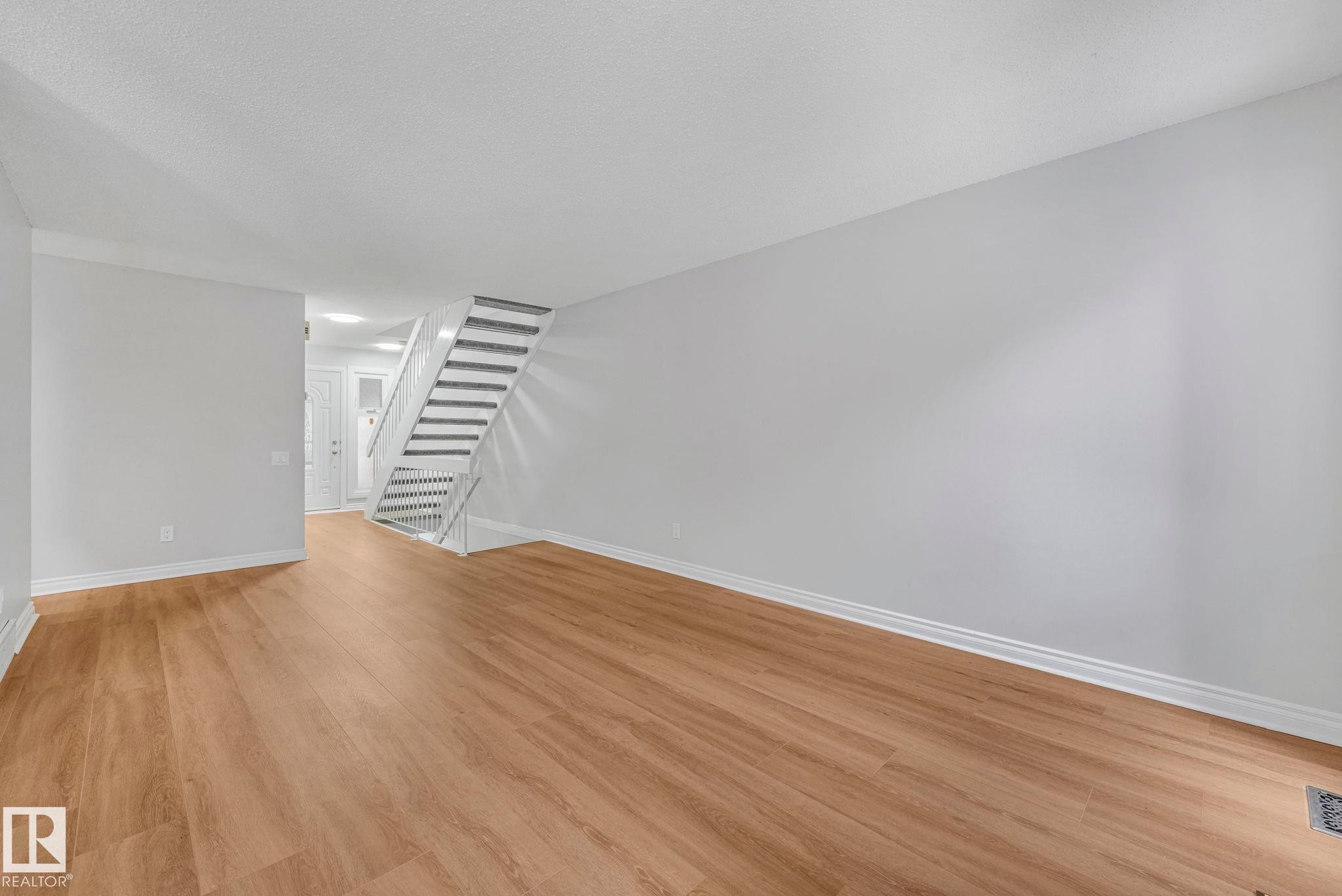 70 Hearthstone, Edmonton, AB - Indoor Photo Showing Other Room