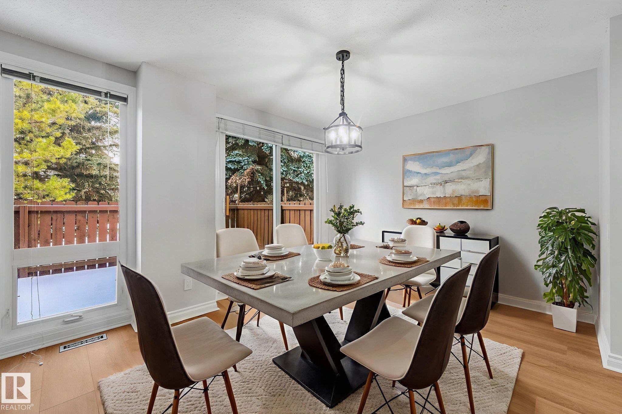 70 Hearthstone, Edmonton, AB - Indoor Photo Showing Dining Room