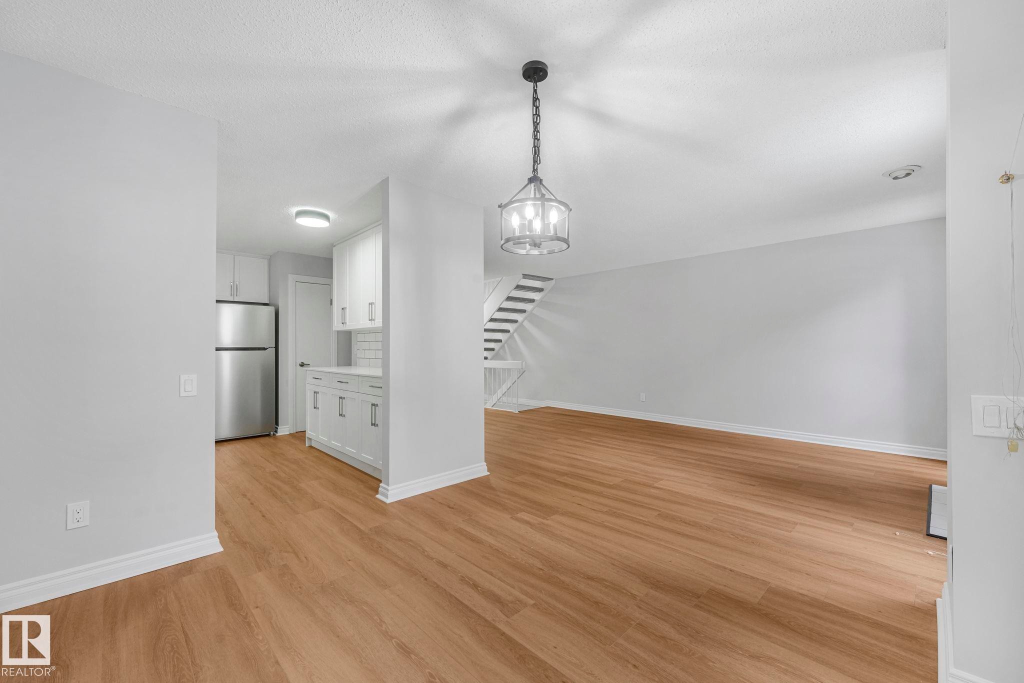 70 Hearthstone, Edmonton, AB - Indoor