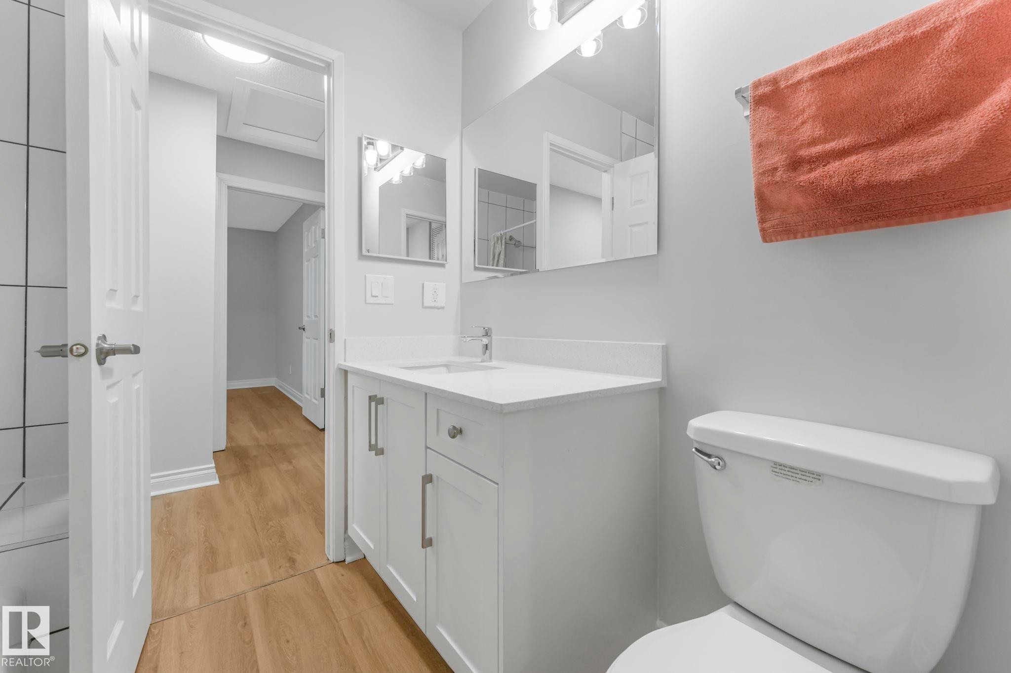 70 Hearthstone, Edmonton, AB - Indoor Photo Showing Bathroom