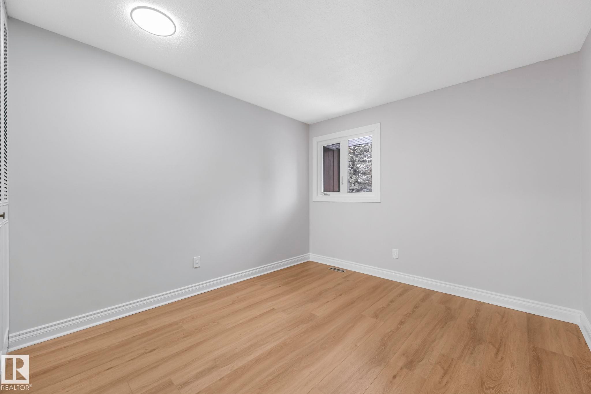 70 Hearthstone, Edmonton, AB - Indoor Photo Showing Other Room