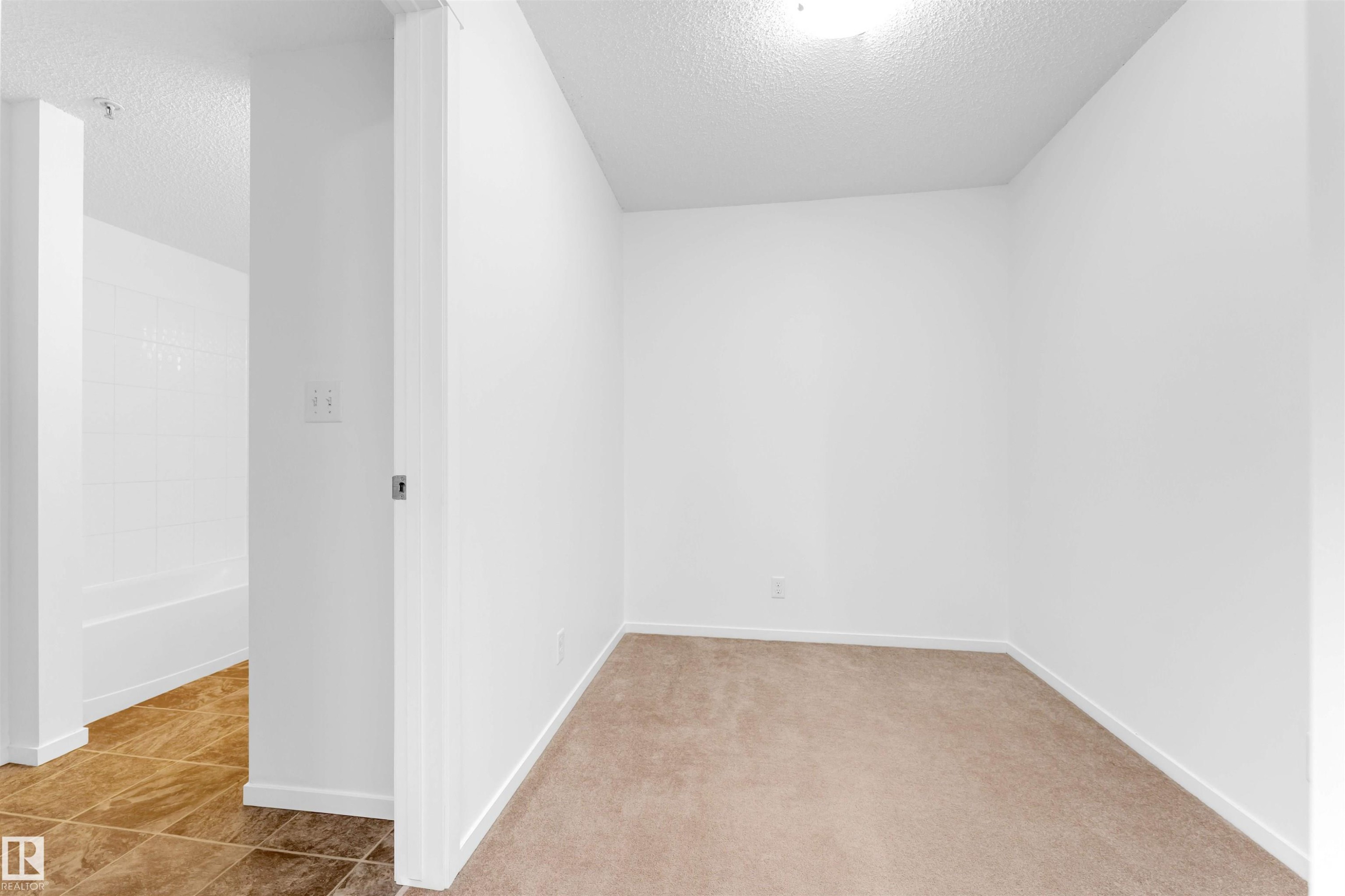 316 3211 James Mowatt Trail, Edmonton, AB - Indoor Photo Showing Other Room