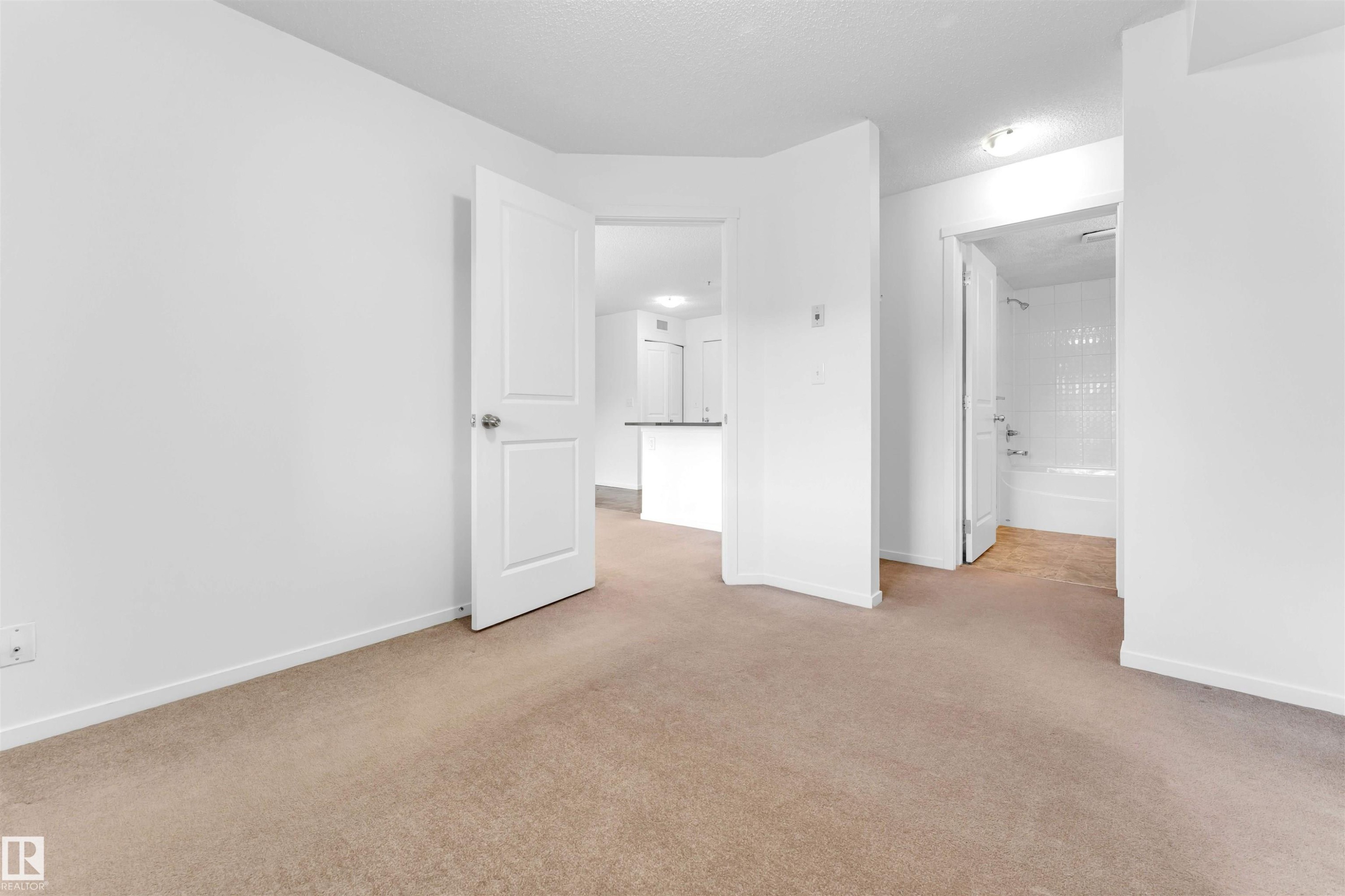 316 3211 James Mowatt Trail, Edmonton, AB - Indoor Photo Showing Other Room