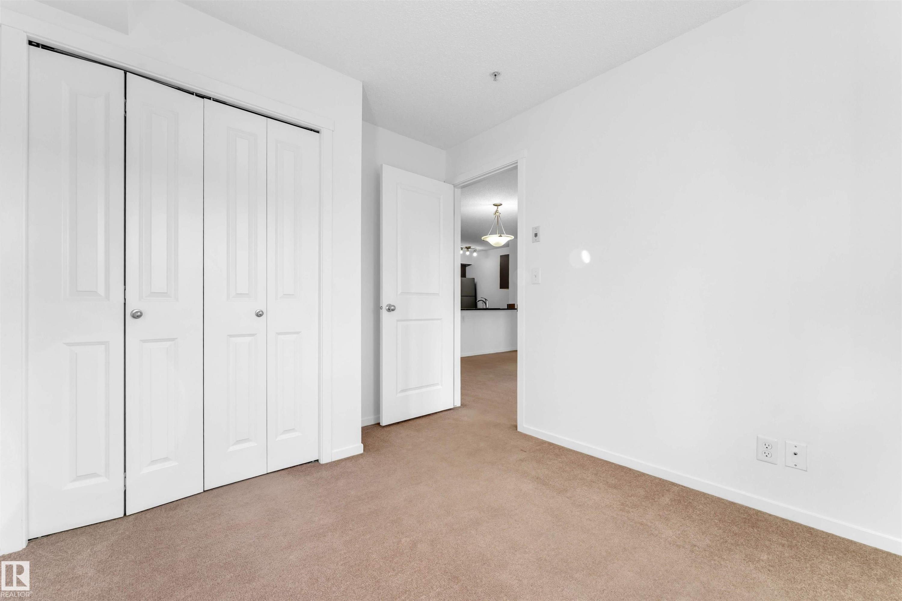 316 3211 James Mowatt Trail, Edmonton, AB - Indoor