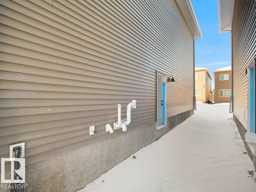 3310 Chickadee Dr, Edmonton, AB - Outdoor With Exterior