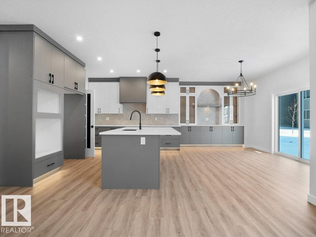 3310 Chickadee Dr, Edmonton, AB - Indoor Photo Showing Kitchen With Upgraded Kitchen
