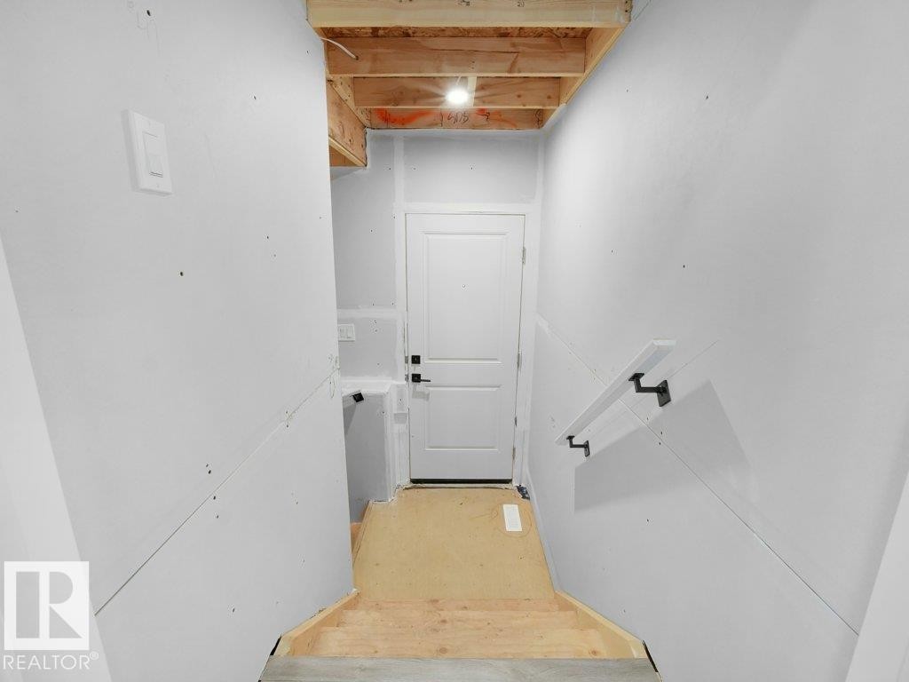 3310 Chickadee Dr, Edmonton, AB - Indoor