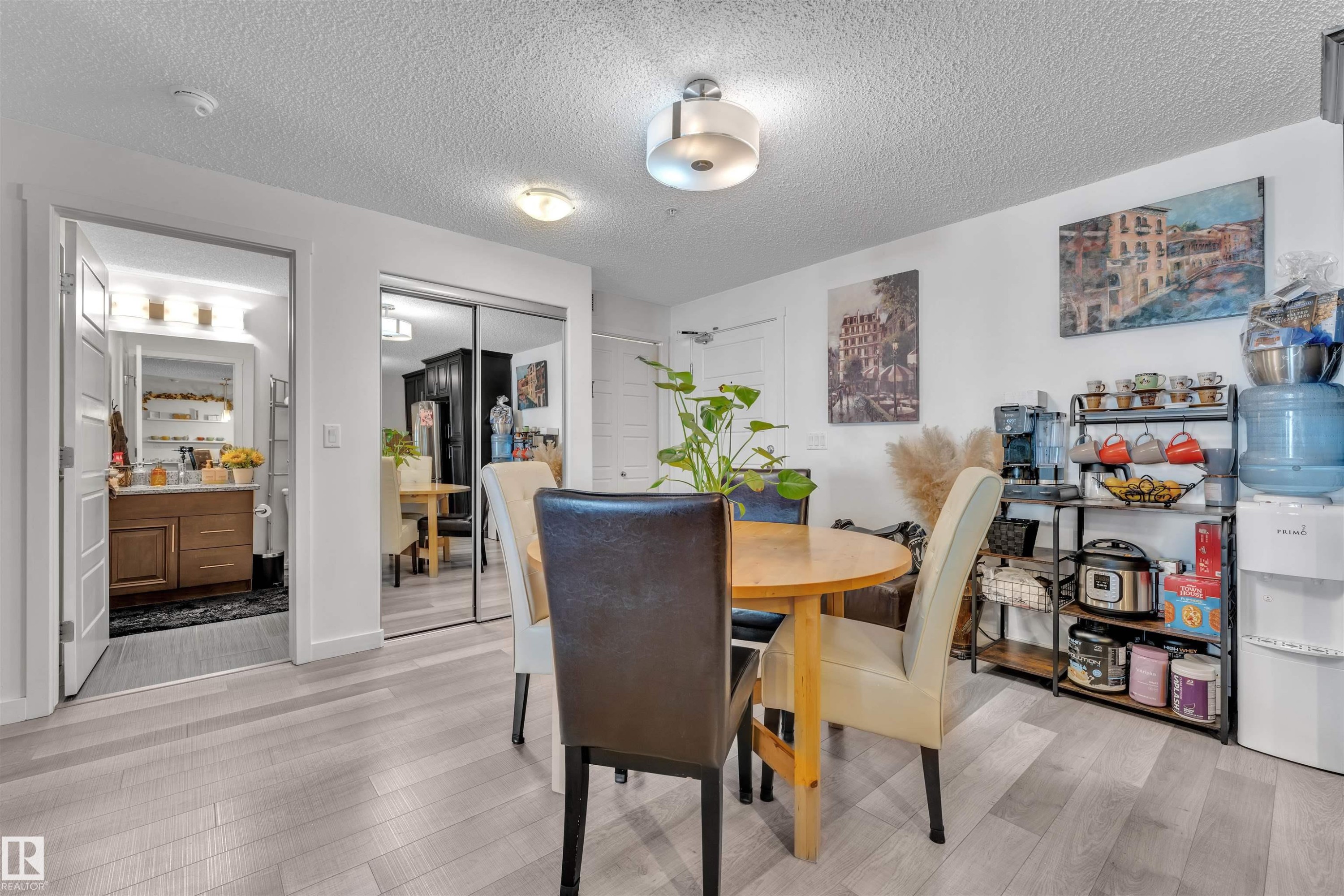 228 6076 Schonsee Way, Edmonton, AB - Indoor Photo Showing Dining Room
