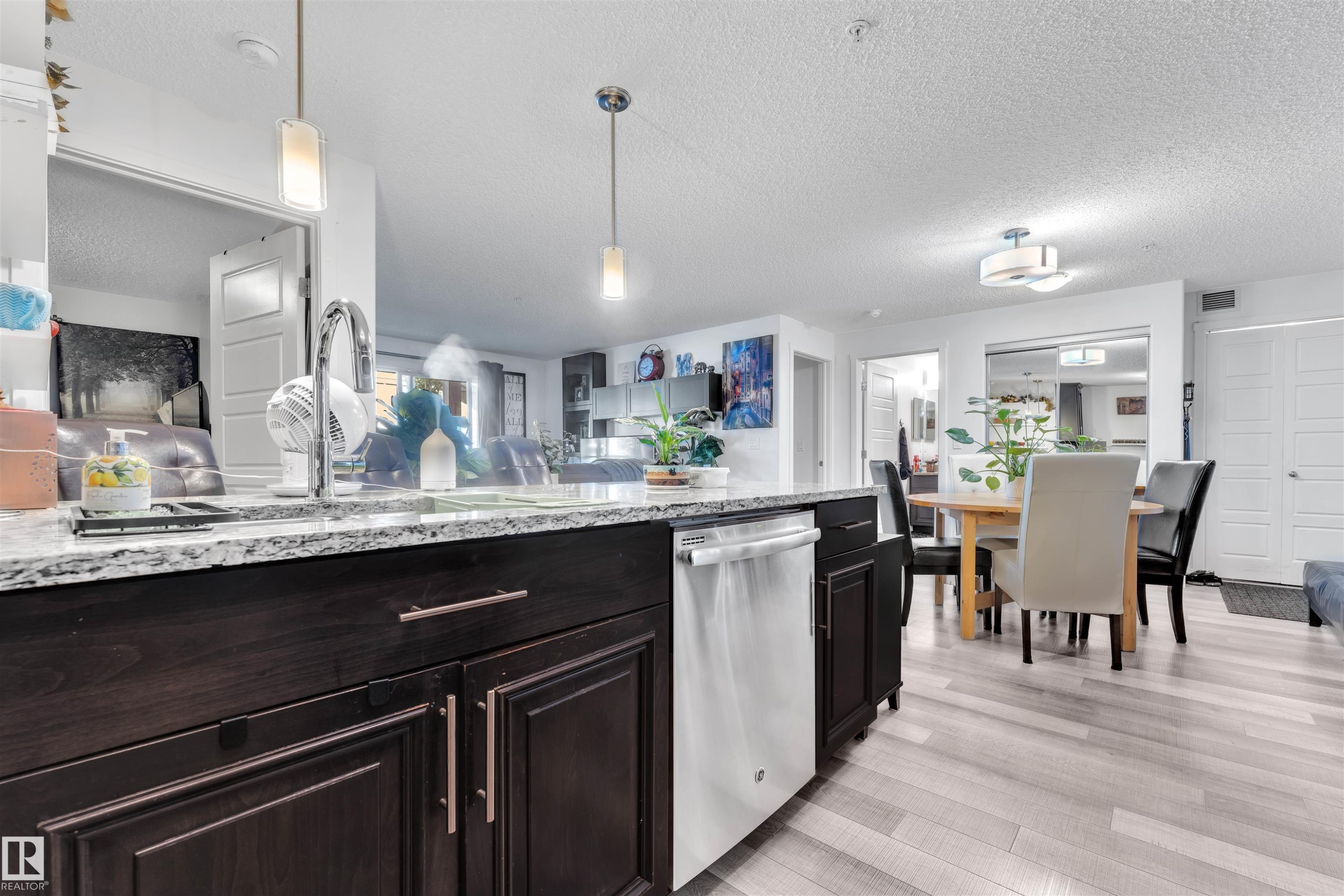 228 6076 Schonsee Way, Edmonton, AB - Indoor