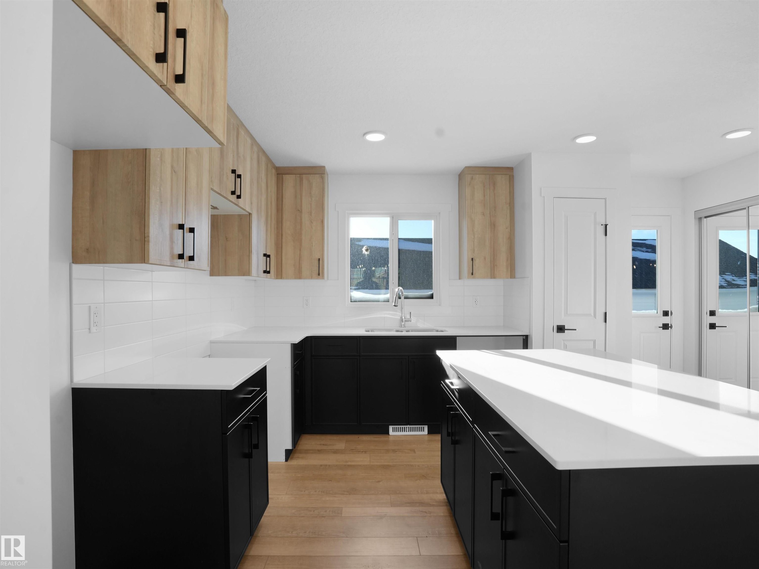 1299 Keswick Drive, Edmonton, AB - Indoor Photo Showing Kitchen