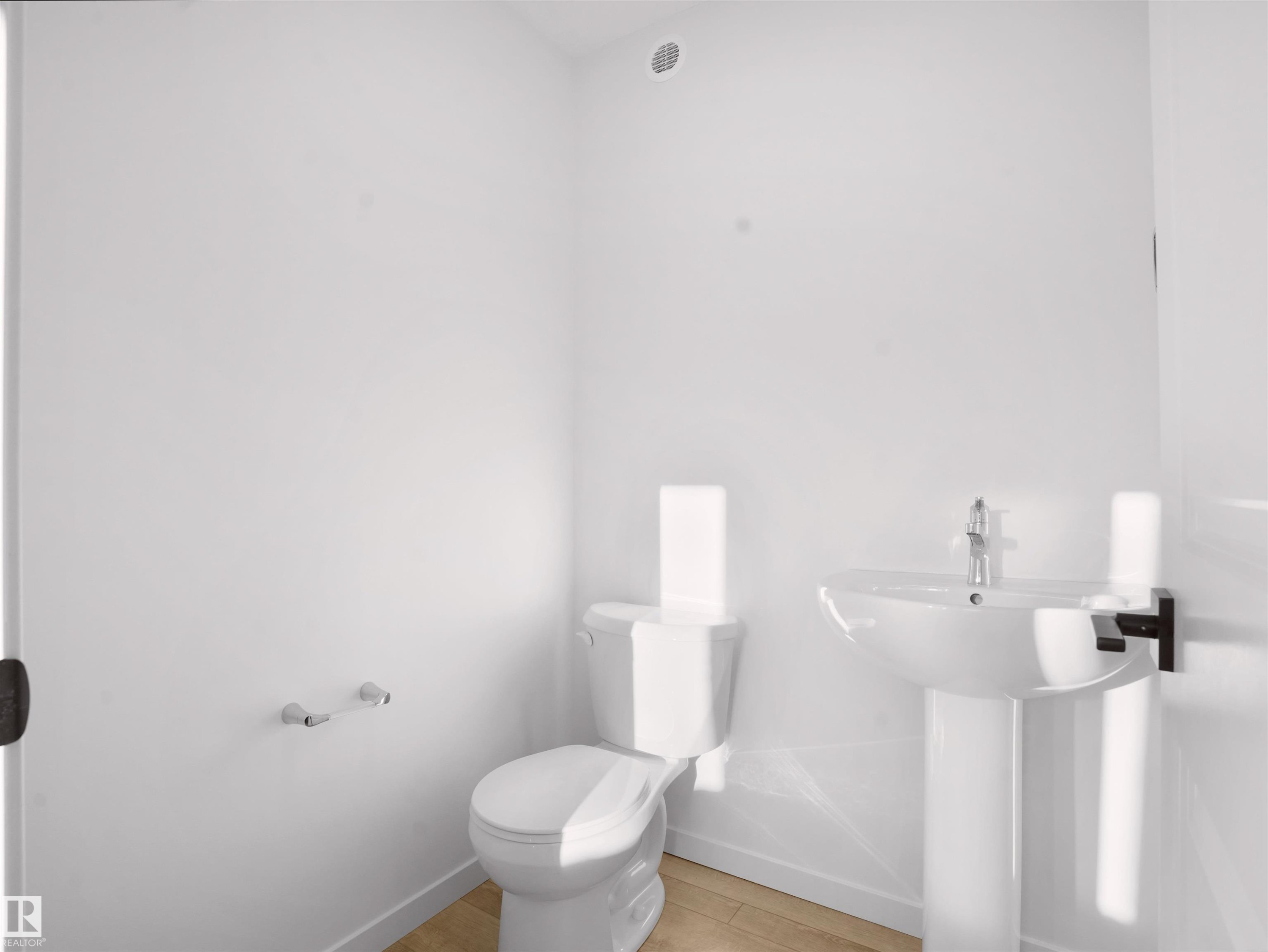 1299 Keswick Drive, Edmonton, AB - Indoor Photo Showing Bathroom