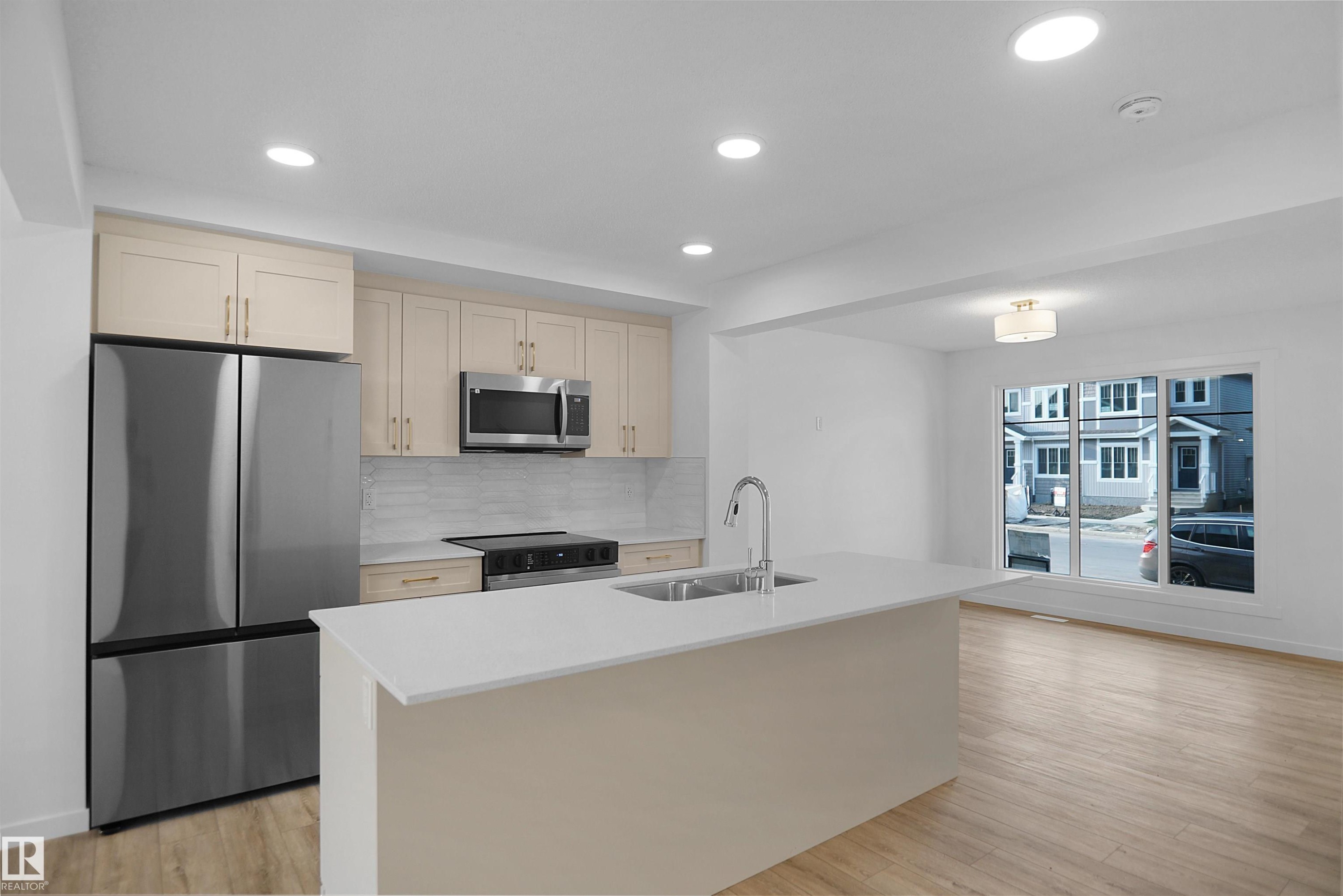 1277 Keswick Drive, Edmonton, AB - Indoor Photo Showing Kitchen With Double Sink With Upgraded Kitchen