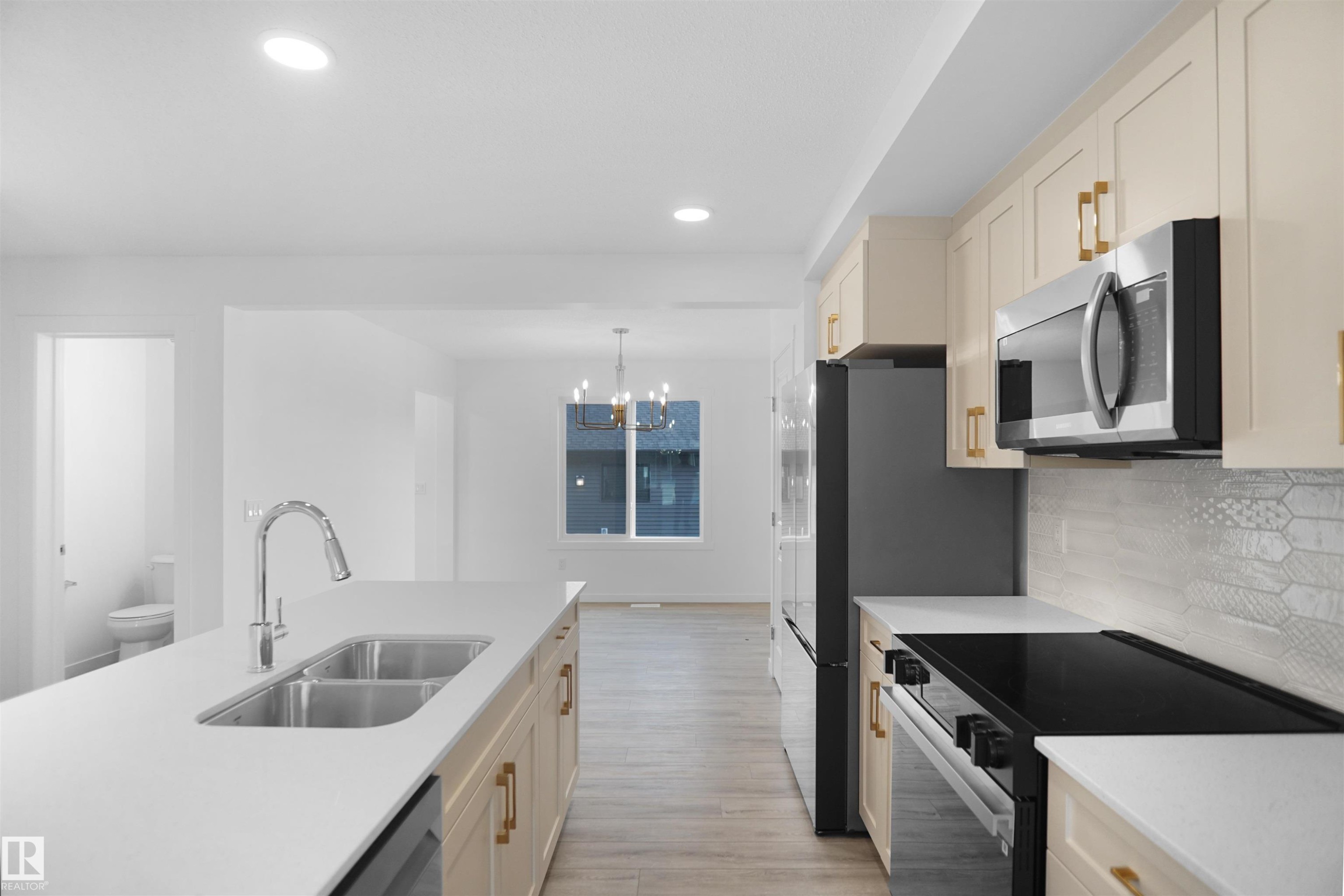 1277 Keswick Drive, Edmonton, AB - Indoor Photo Showing Kitchen With Double Sink