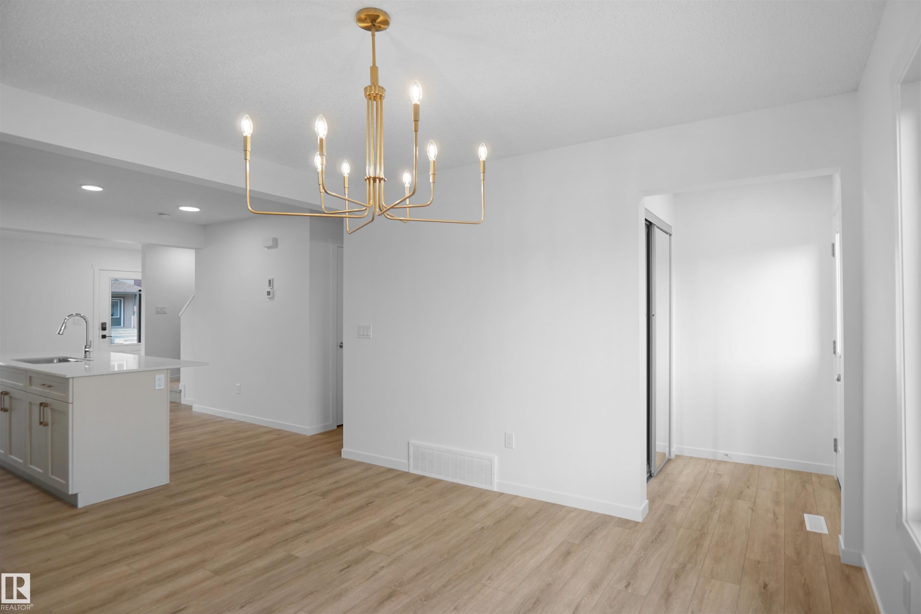 1277 Keswick Drive, Edmonton, AB - Indoor Photo Showing Kitchen