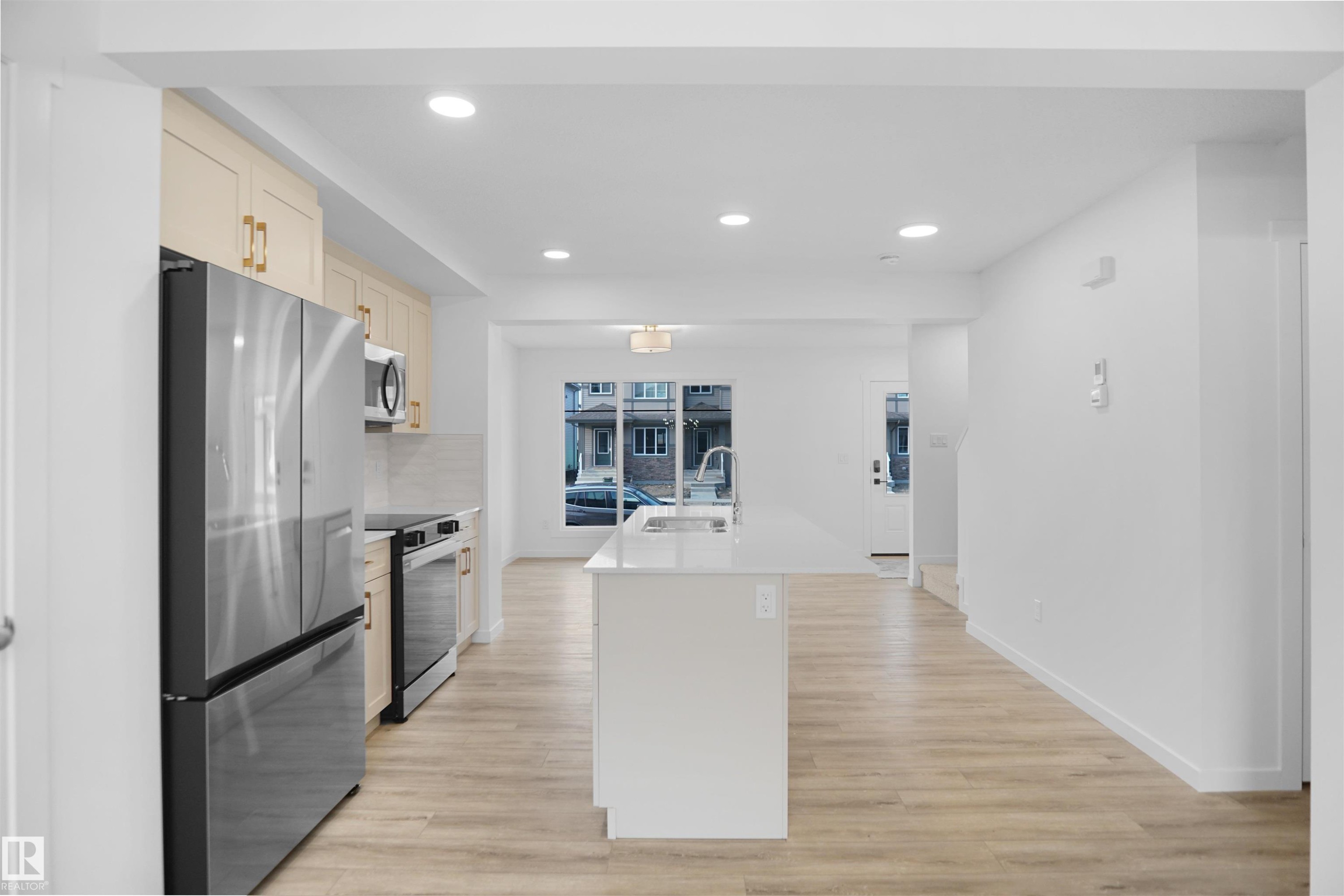 1277 Keswick Drive, Edmonton, AB - Indoor Photo Showing Kitchen