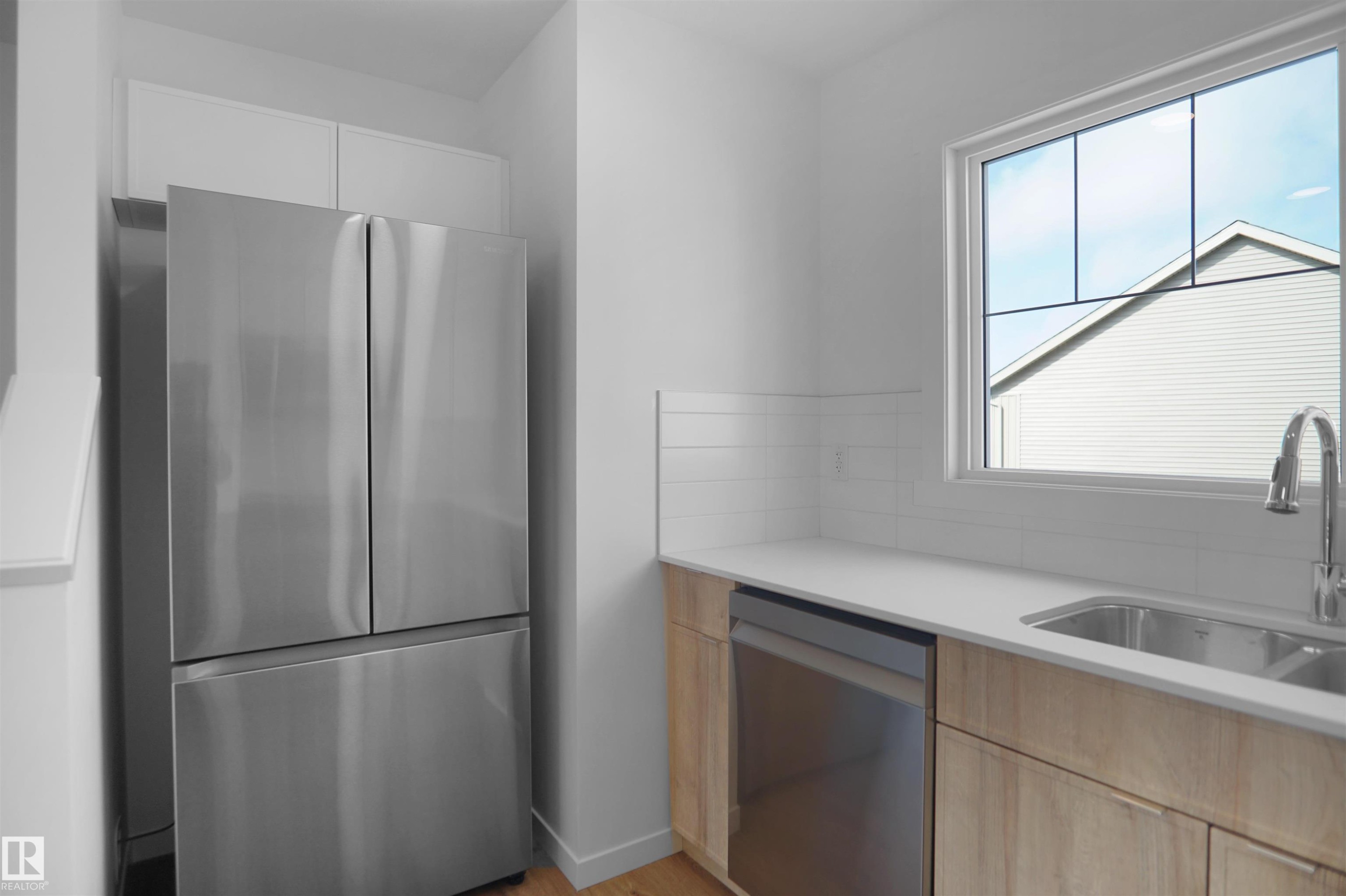 27 531 Merlin Landing, Edmonton, AB - Indoor Photo Showing Kitchen