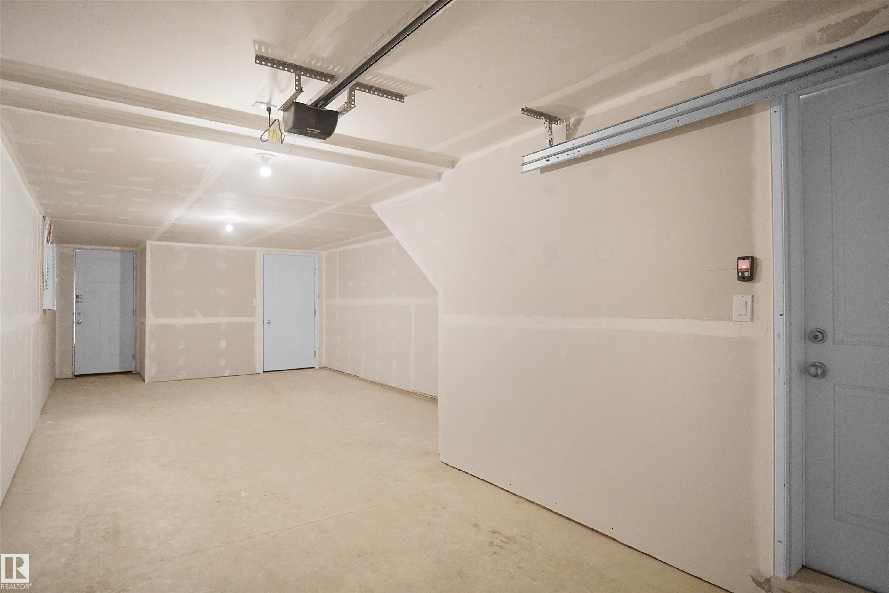 27 531 Merlin Landing, Edmonton, AB - Indoor