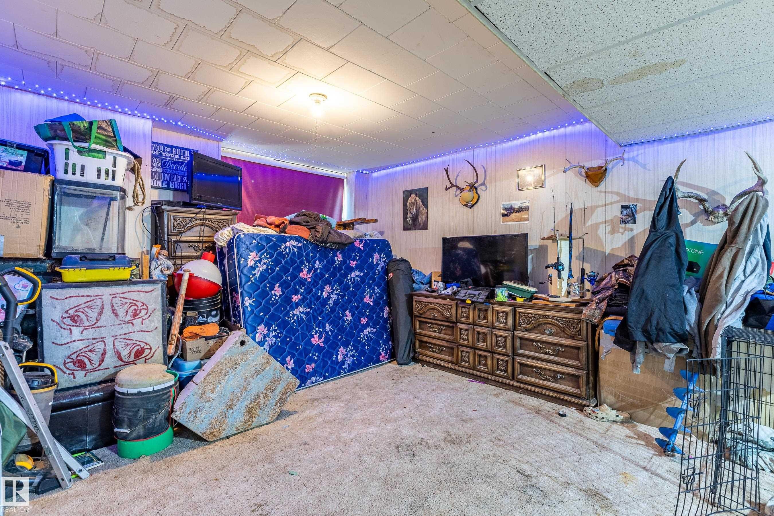 8 Fourth Street, Duffield, AB - Indoor