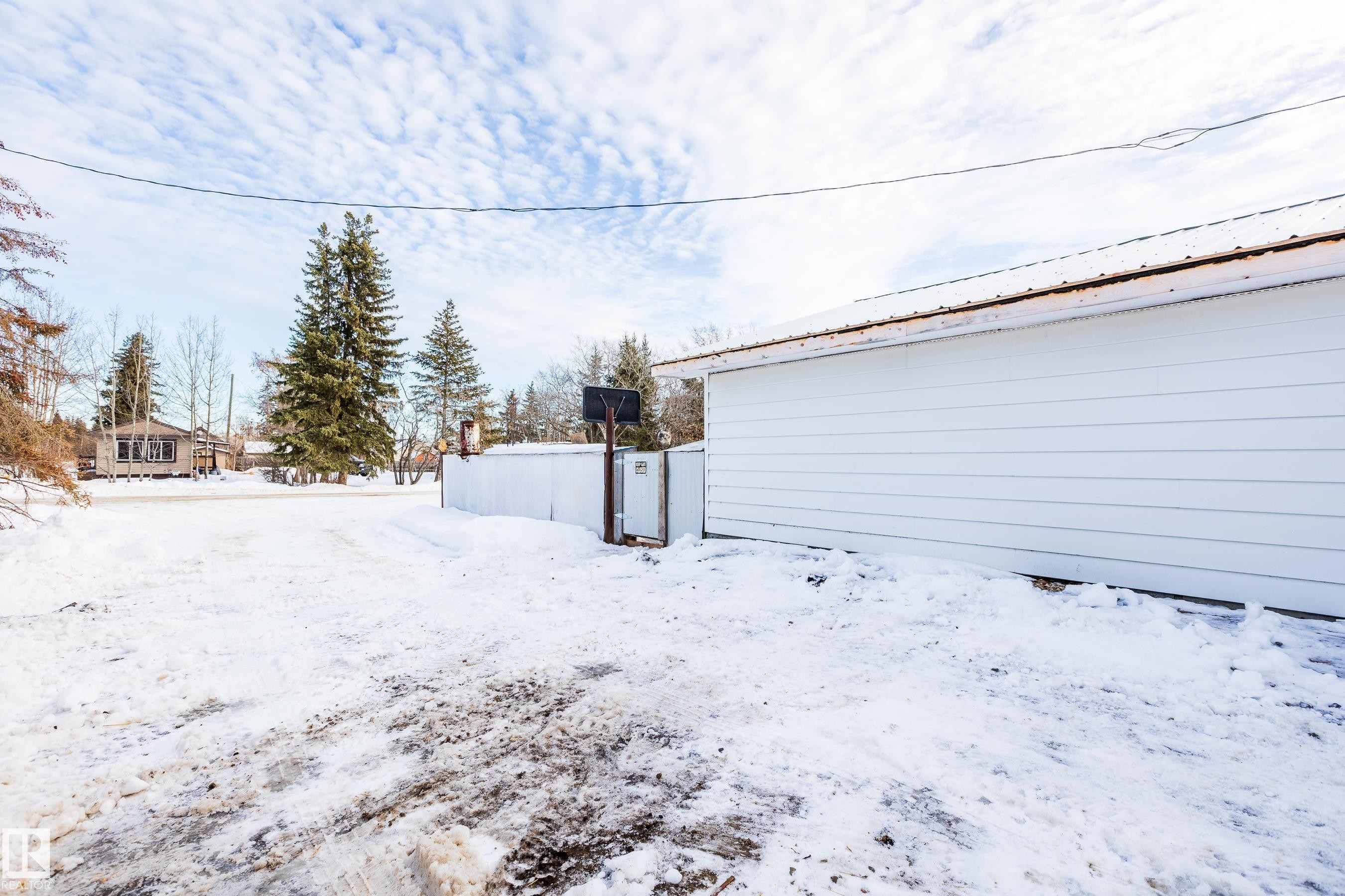 8 Fourth Street, Duffield, AB - Outdoor