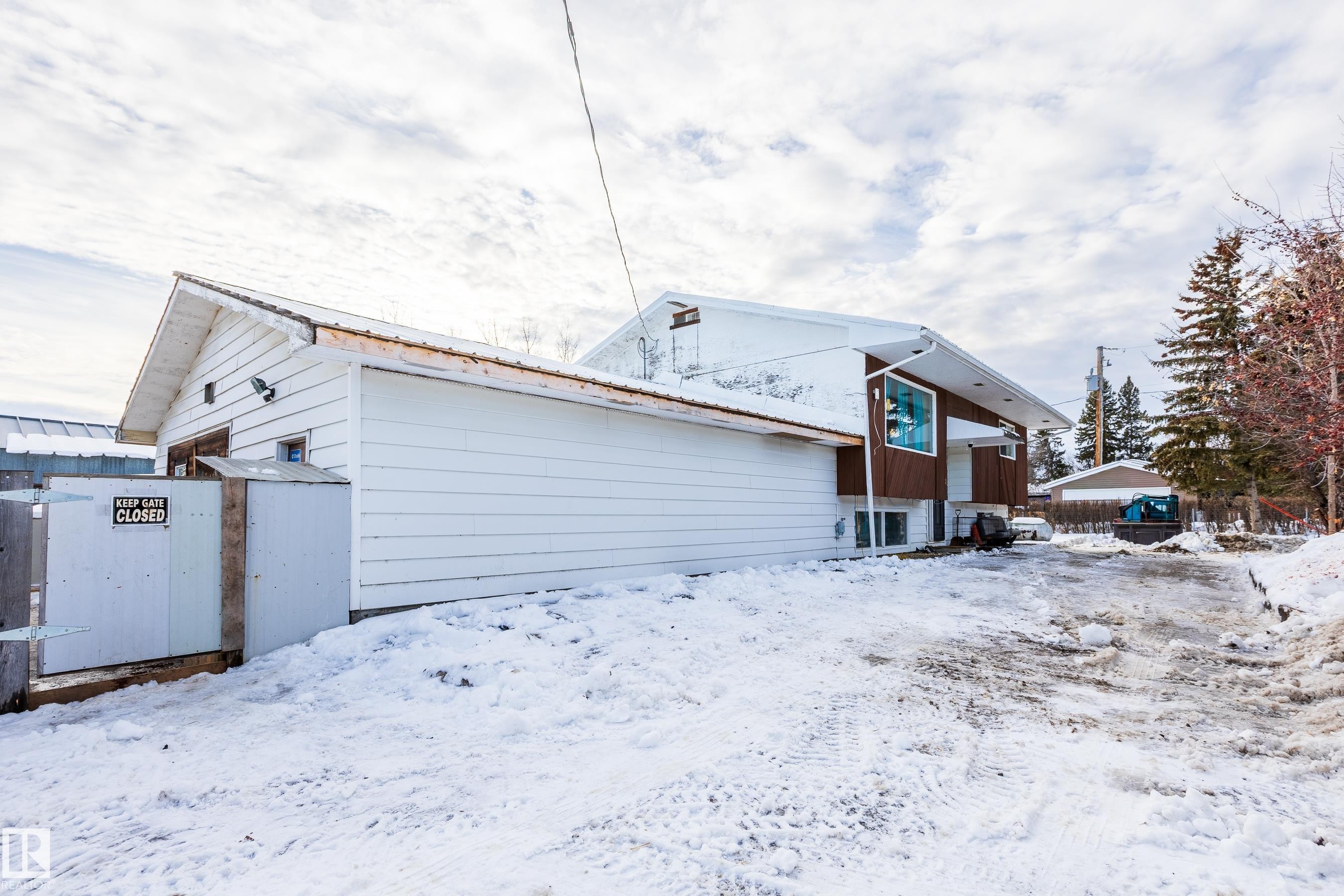 8 Fourth Street, Duffield, AB - Outdoor