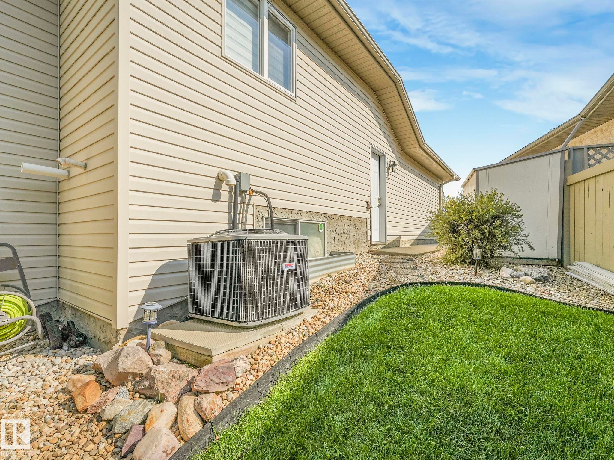 223 Ormsby Road East, Edmonton, AB - Outdoor