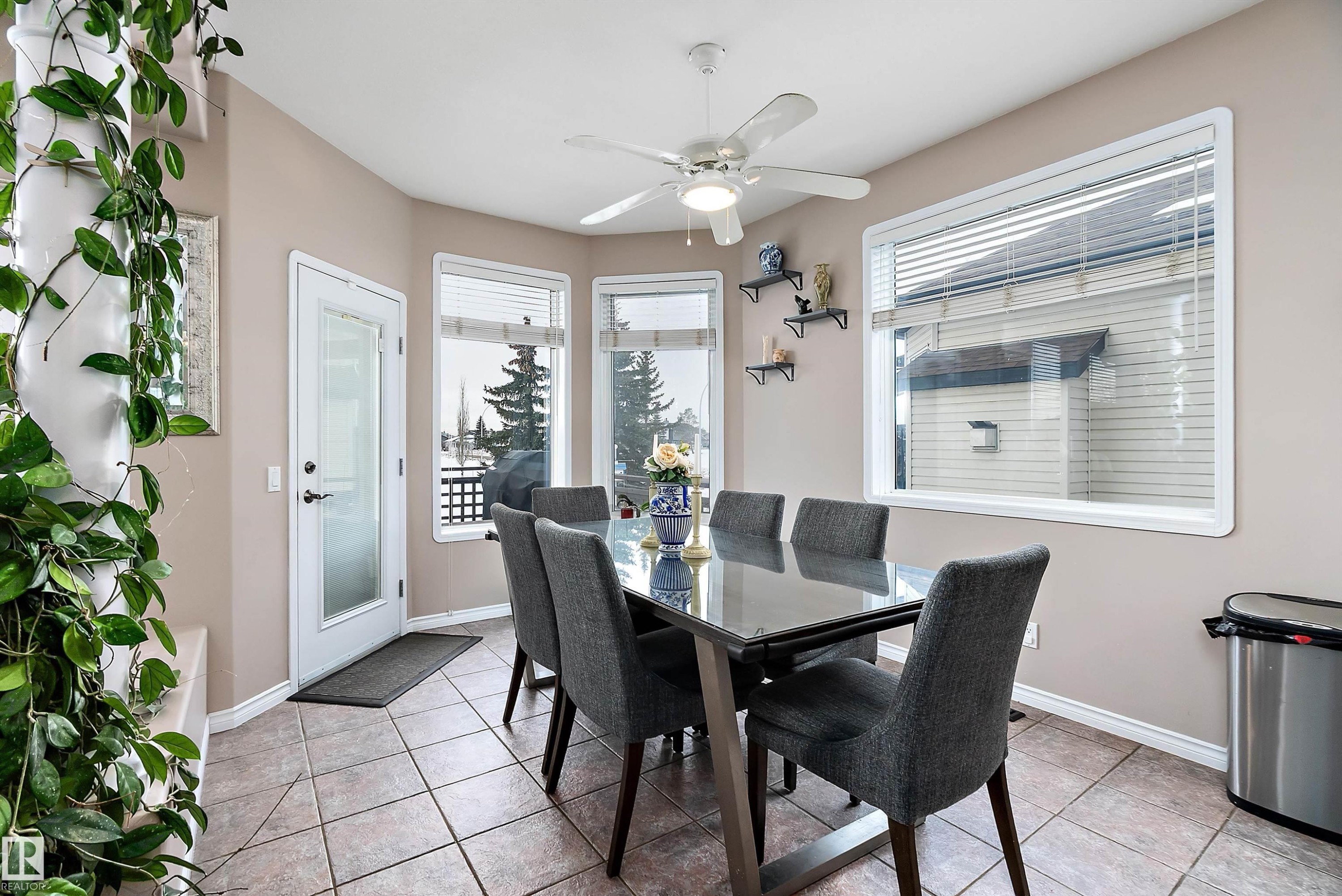 1105 Klarvatten Cove, Edmonton, AB - Indoor Photo Showing Dining Room