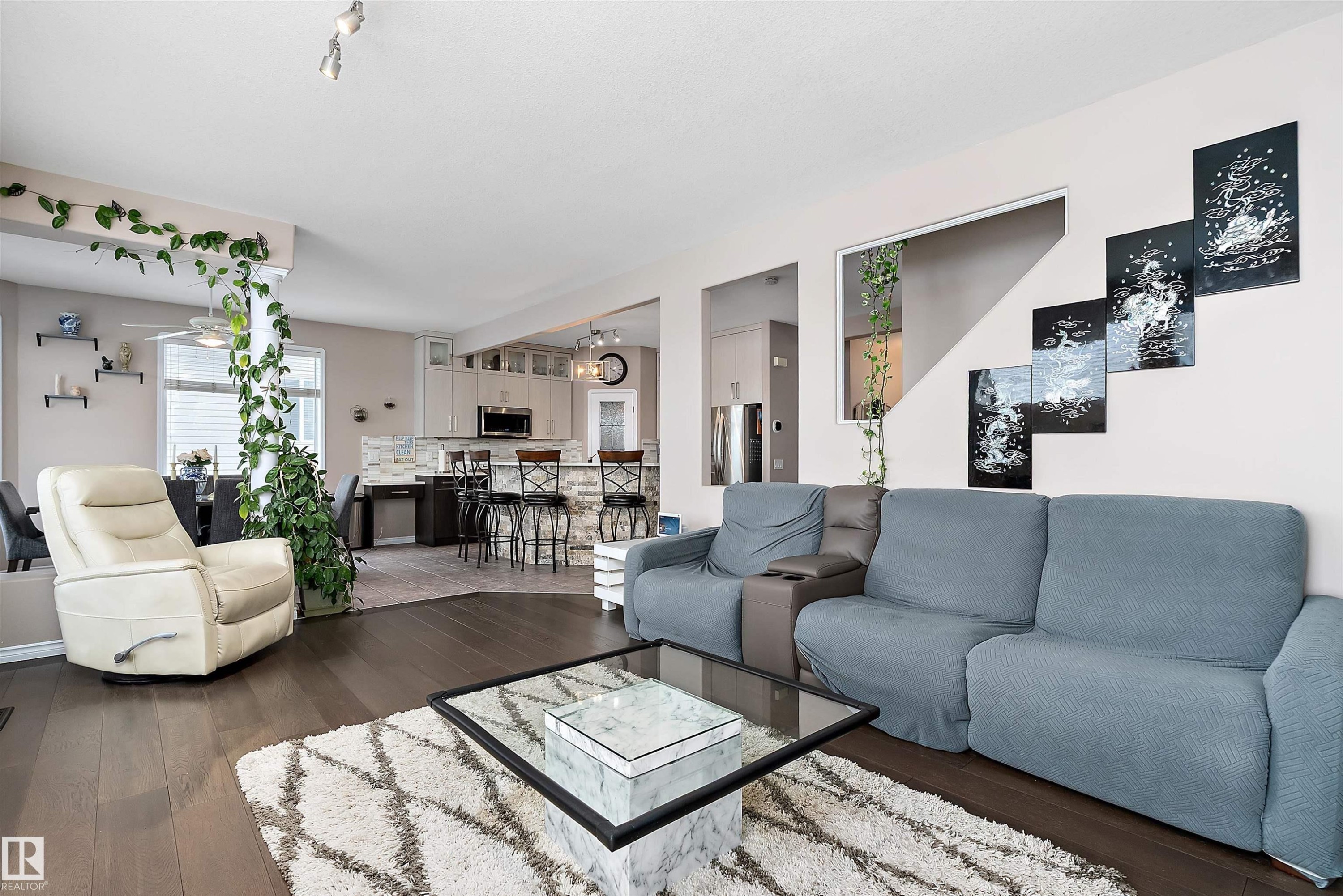 1105 Klarvatten Cove, Edmonton, AB - Indoor Photo Showing Living Room