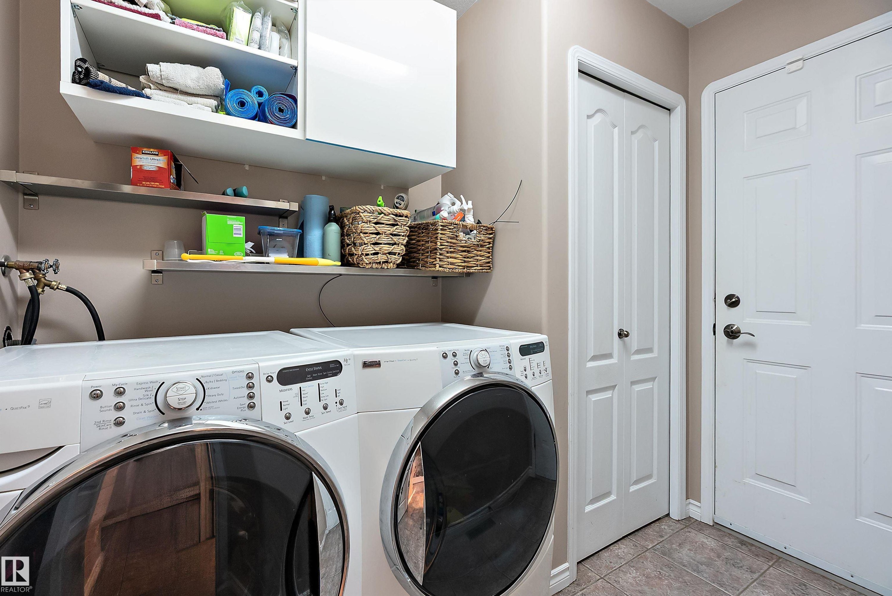 1105 Klarvatten Cove, Edmonton, AB - Indoor Photo Showing Laundry Room