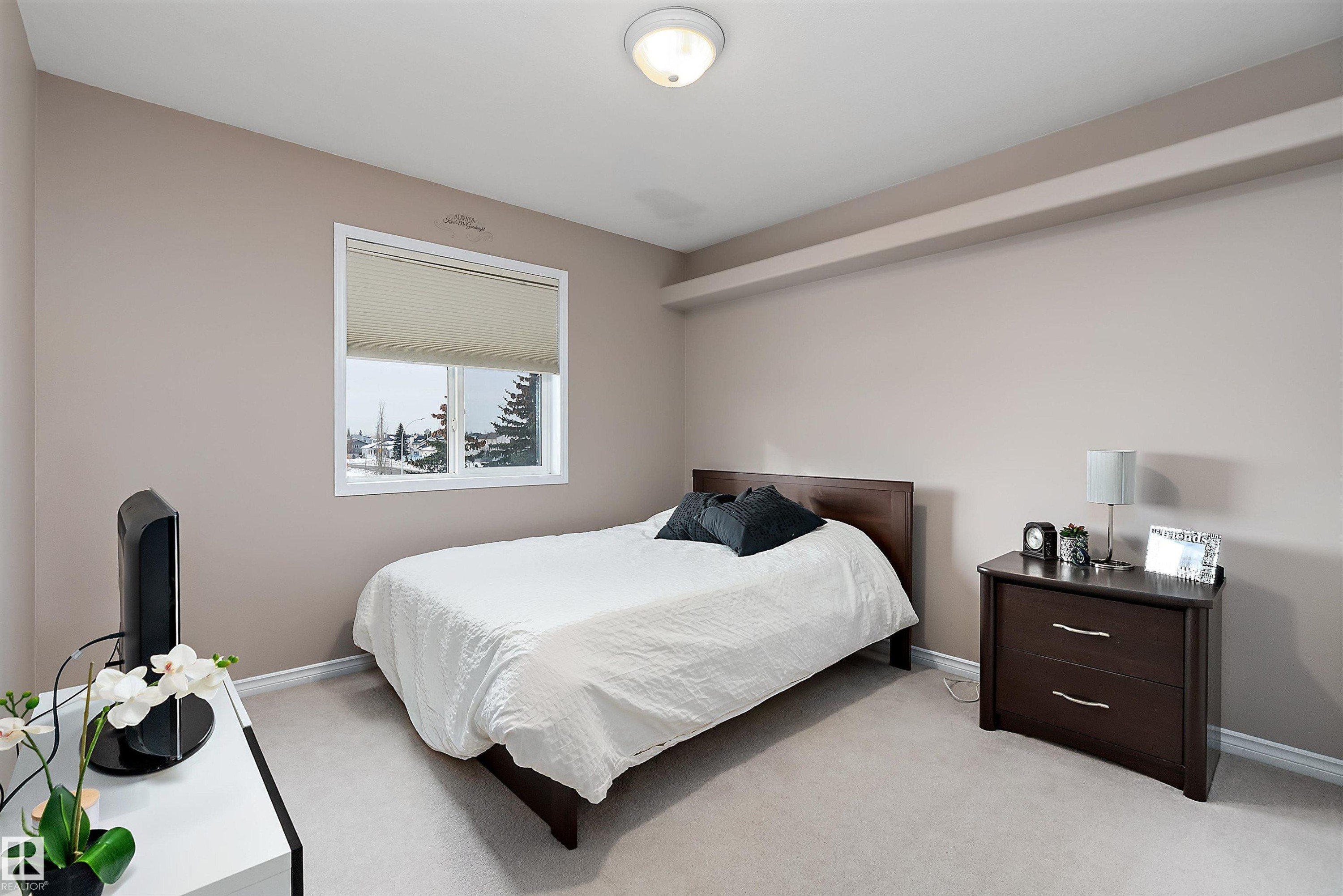 1105 Klarvatten Cove, Edmonton, AB - Indoor Photo Showing Bedroom
