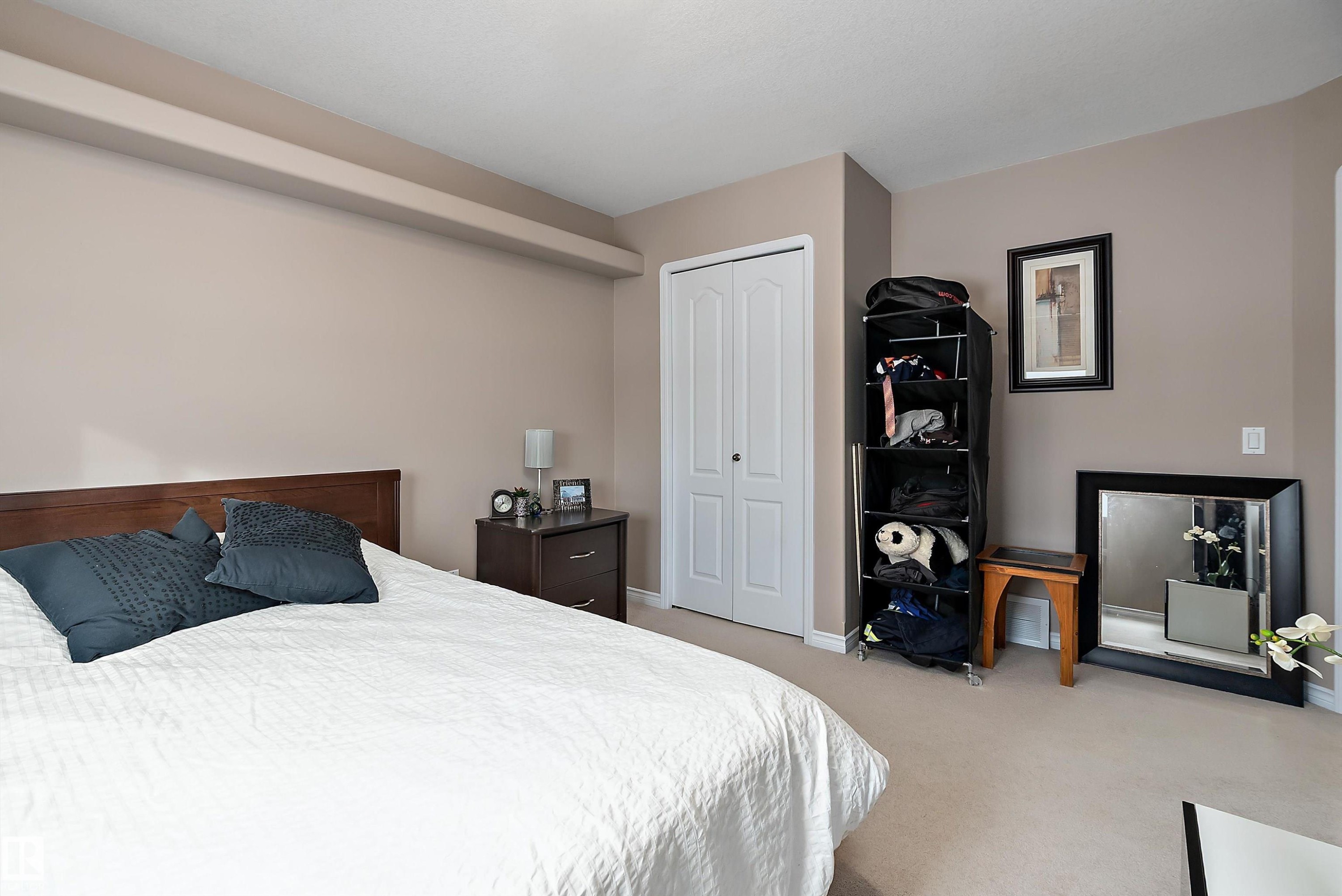 1105 Klarvatten Cove, Edmonton, AB - Indoor Photo Showing Bedroom