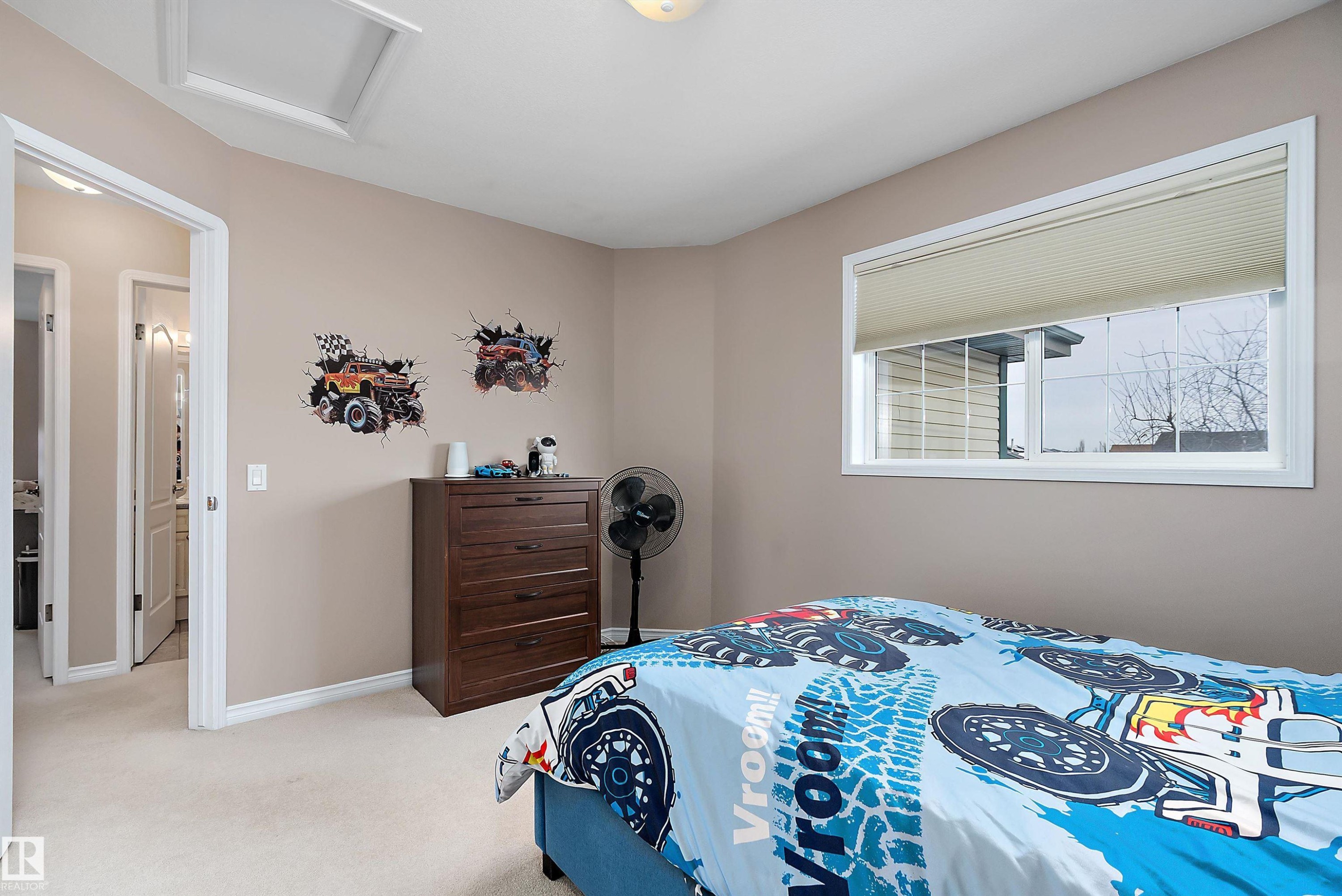 1105 Klarvatten Cove, Edmonton, AB - Indoor Photo Showing Bedroom