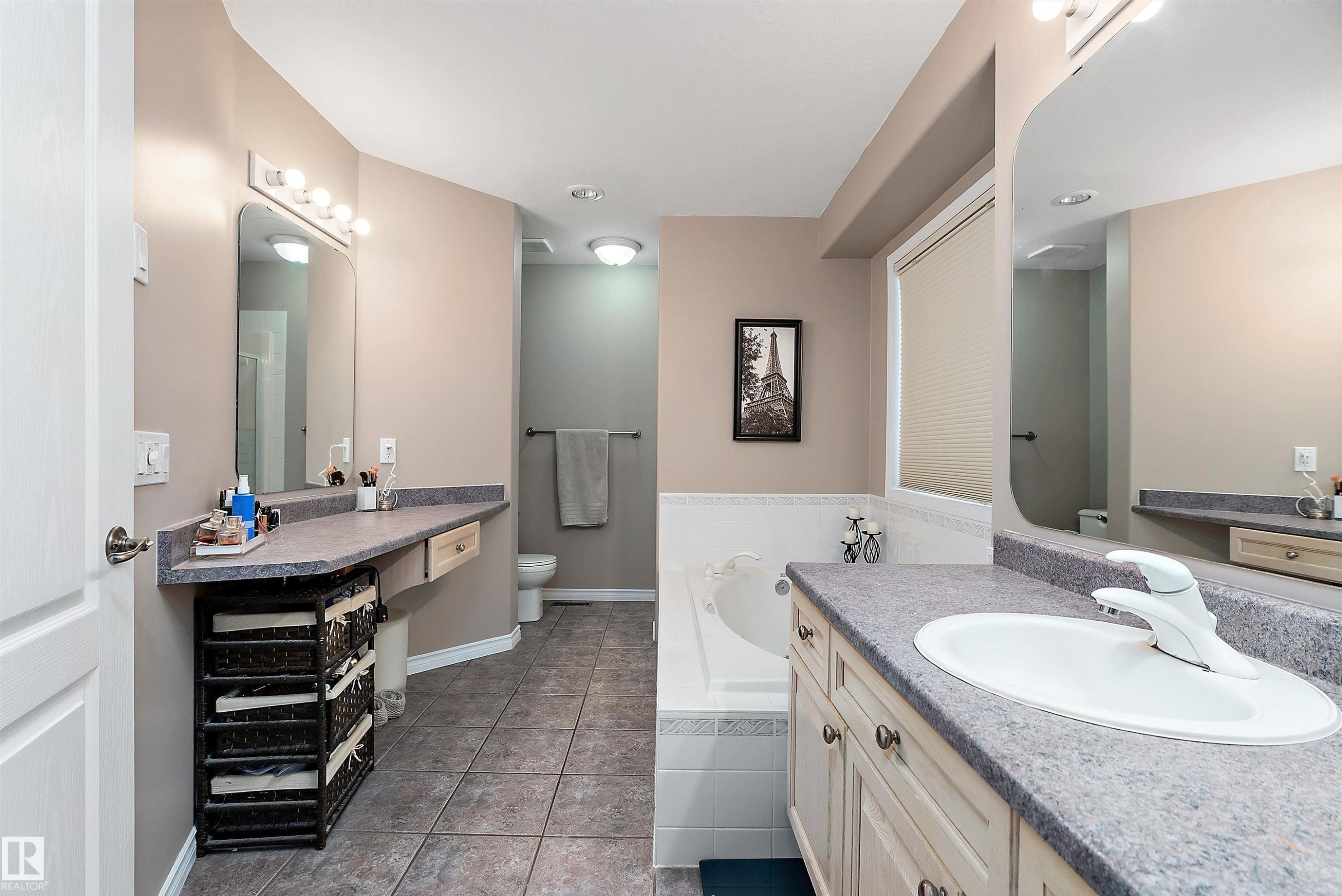 1105 Klarvatten Cove, Edmonton, AB - Indoor Photo Showing Bathroom