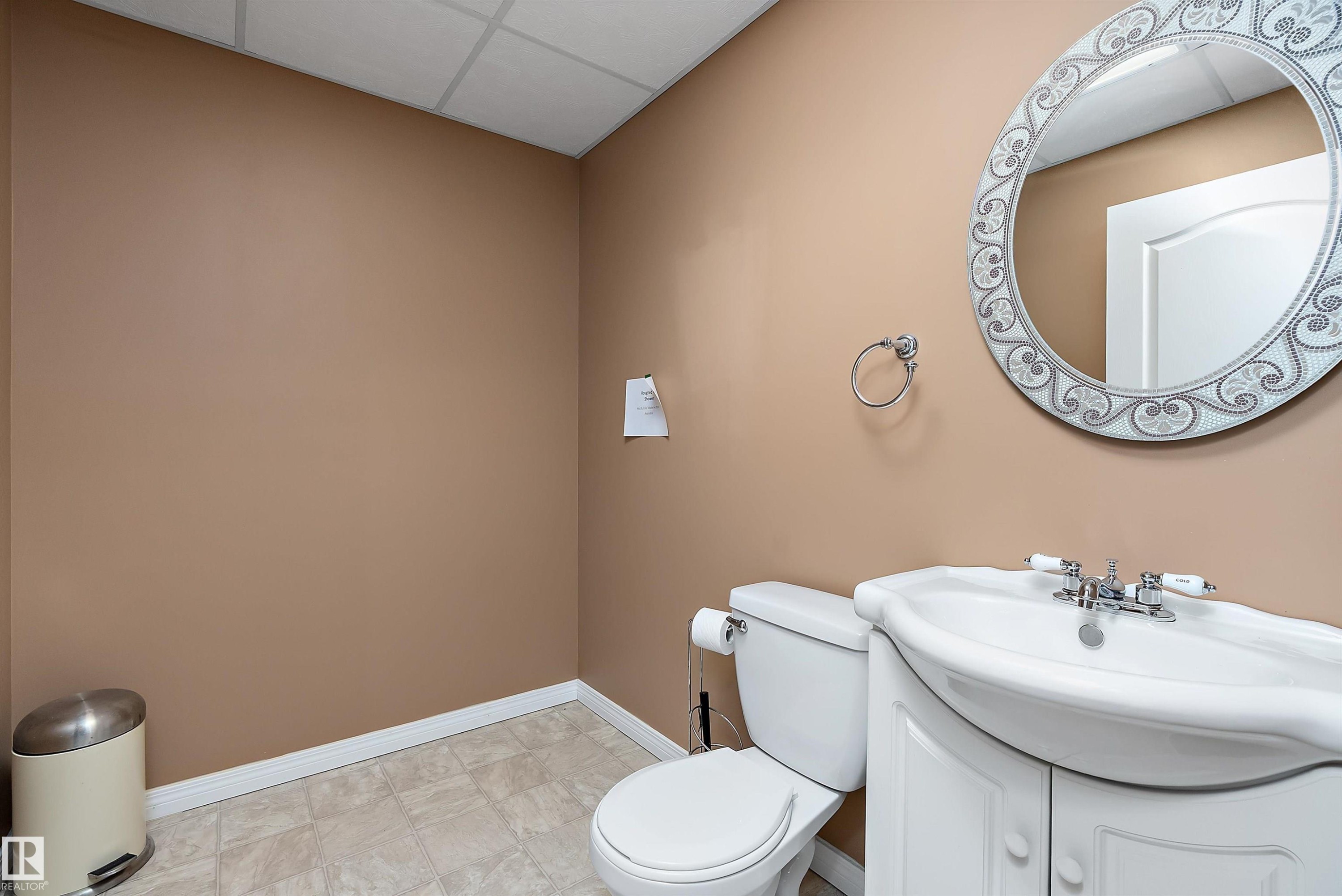 1105 Klarvatten Cove, Edmonton, AB - Indoor Photo Showing Bathroom