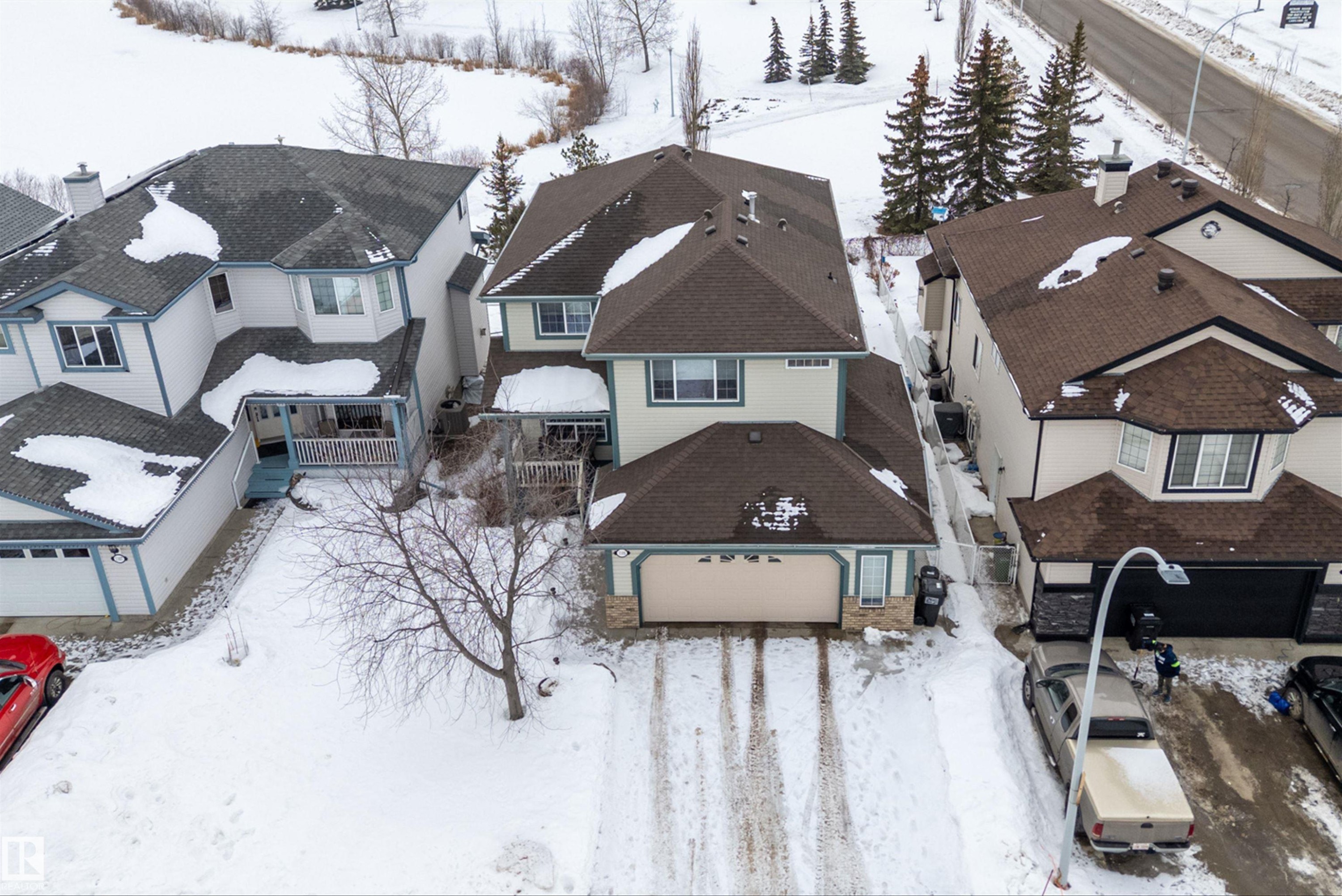 1105 Klarvatten Cove, Edmonton, AB - Outdoor With Facade