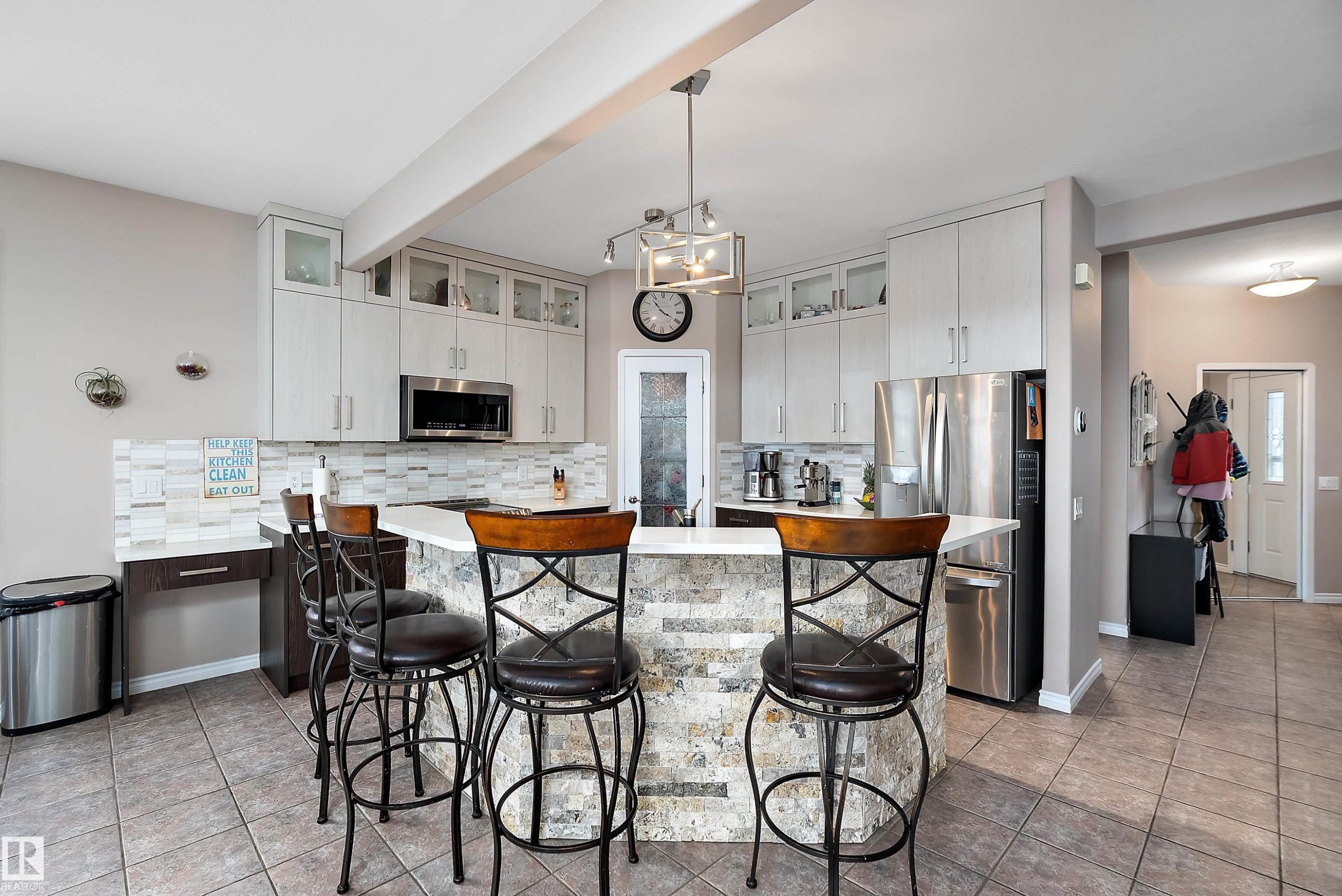 1105 Klarvatten Cove, Edmonton, AB - Indoor Photo Showing Kitchen With Upgraded Kitchen