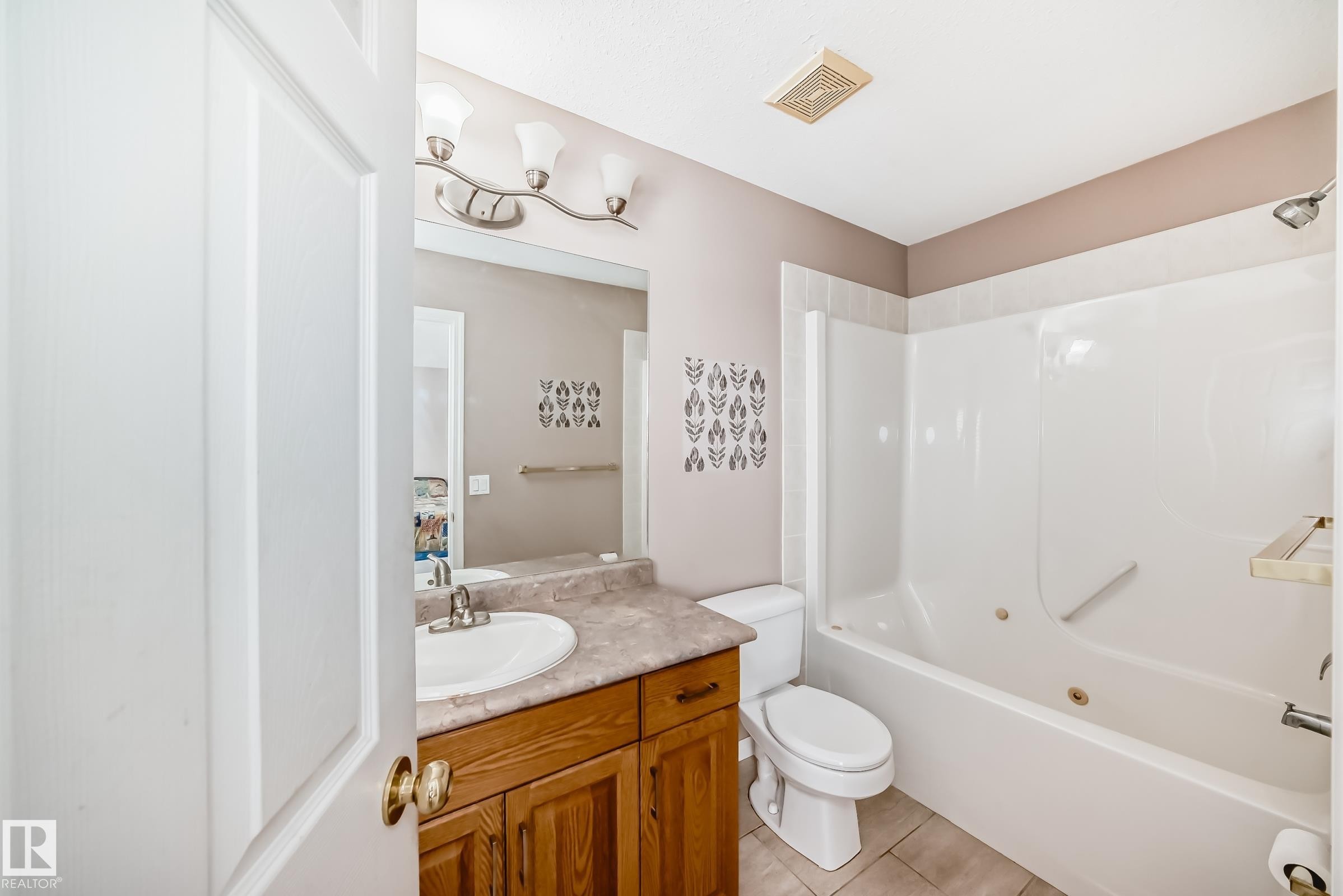 16348 89 Street, Edmonton, AB - Indoor Photo Showing Bathroom