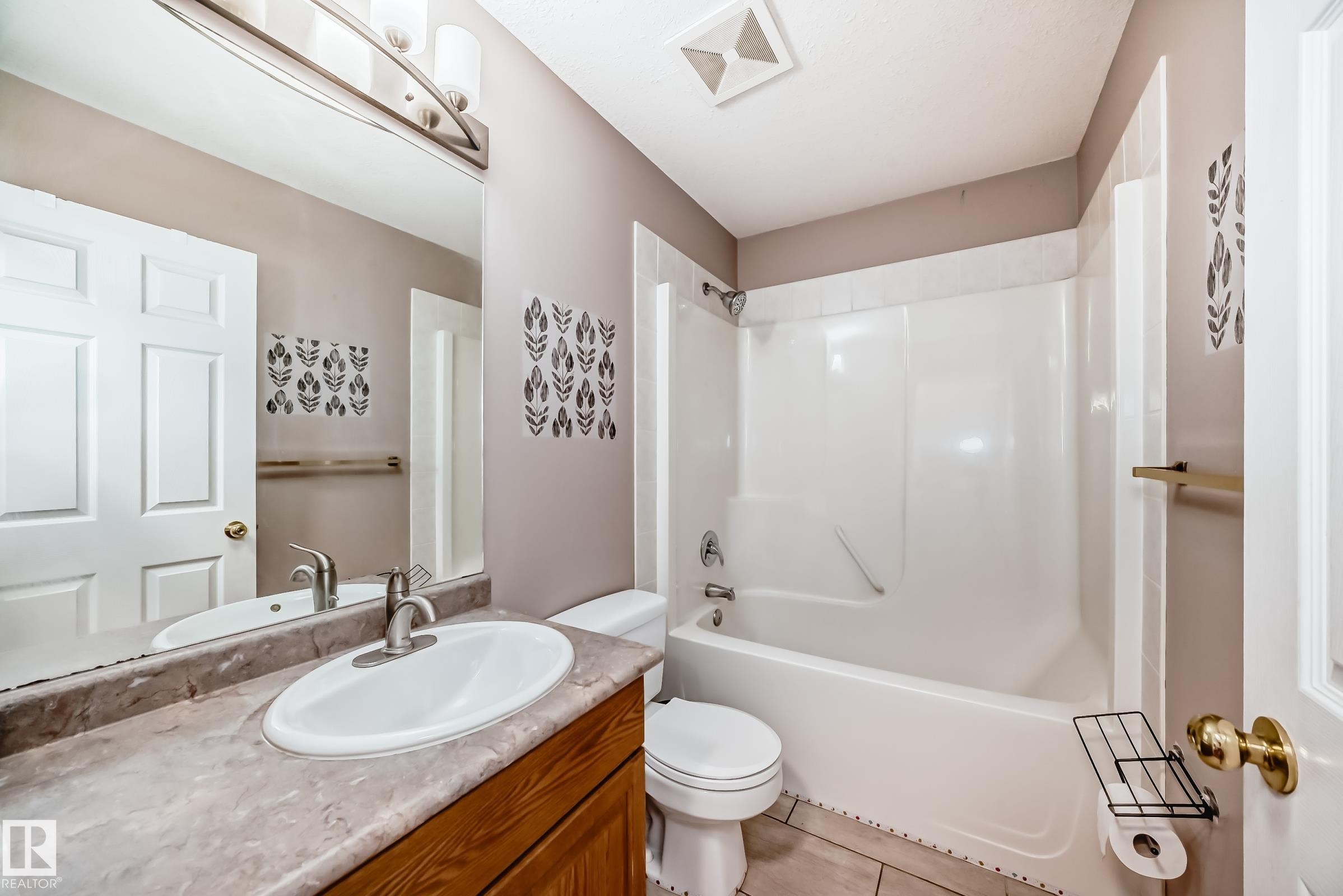 16348 89 Street, Edmonton, AB - Indoor Photo Showing Bathroom