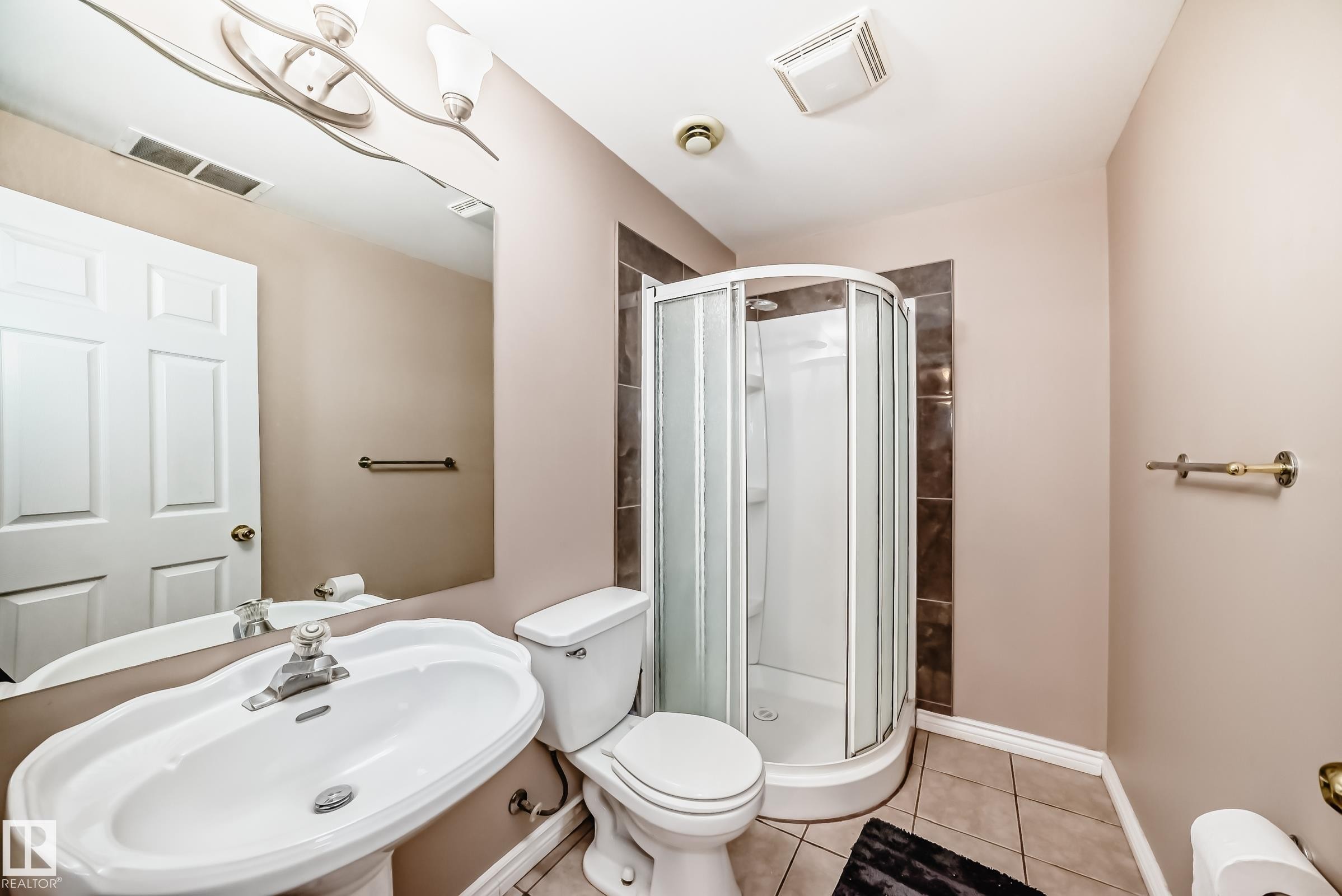 16348 89 Street, Edmonton, AB - Indoor Photo Showing Bathroom