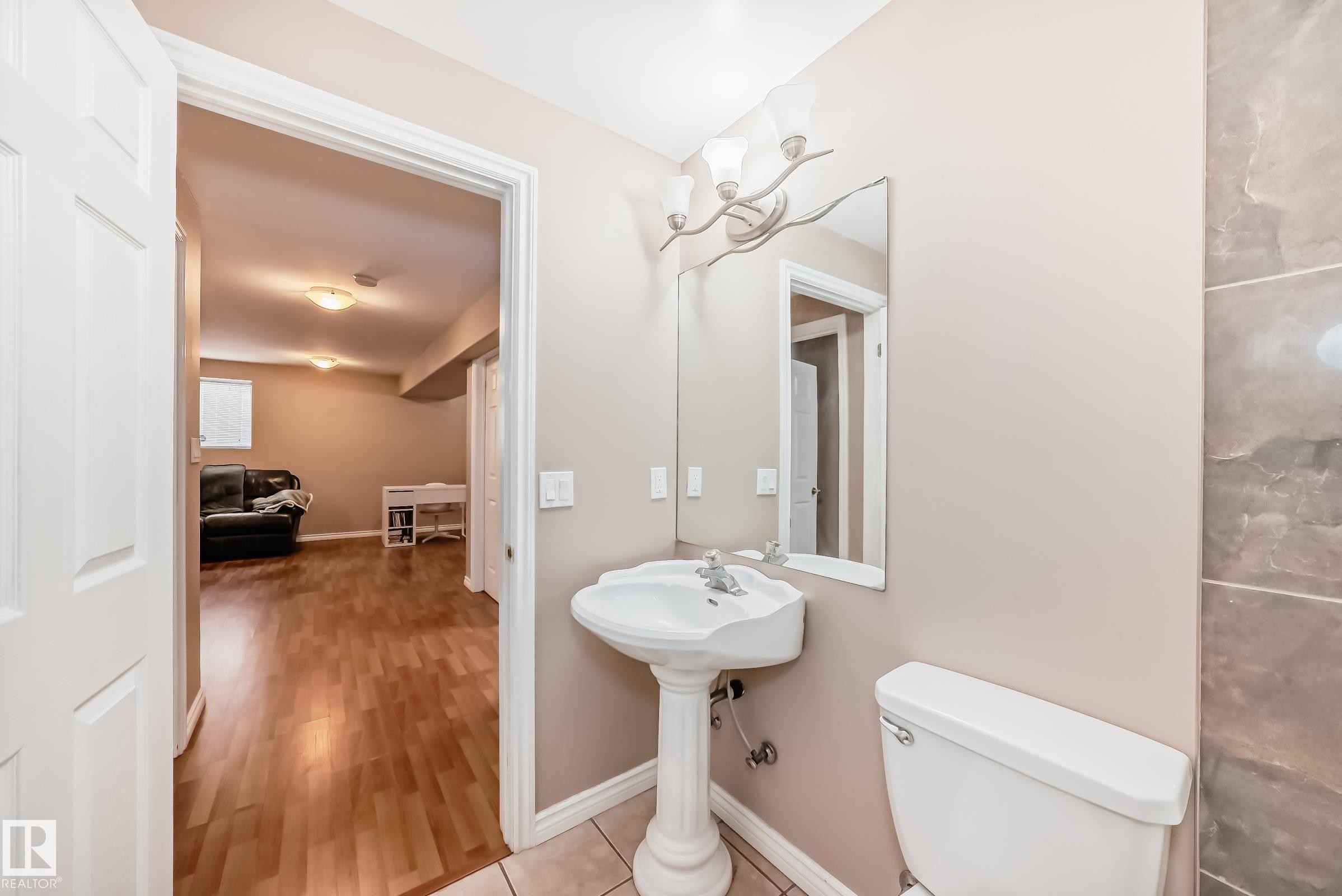 16348 89 Street, Edmonton, AB - Indoor Photo Showing Bathroom