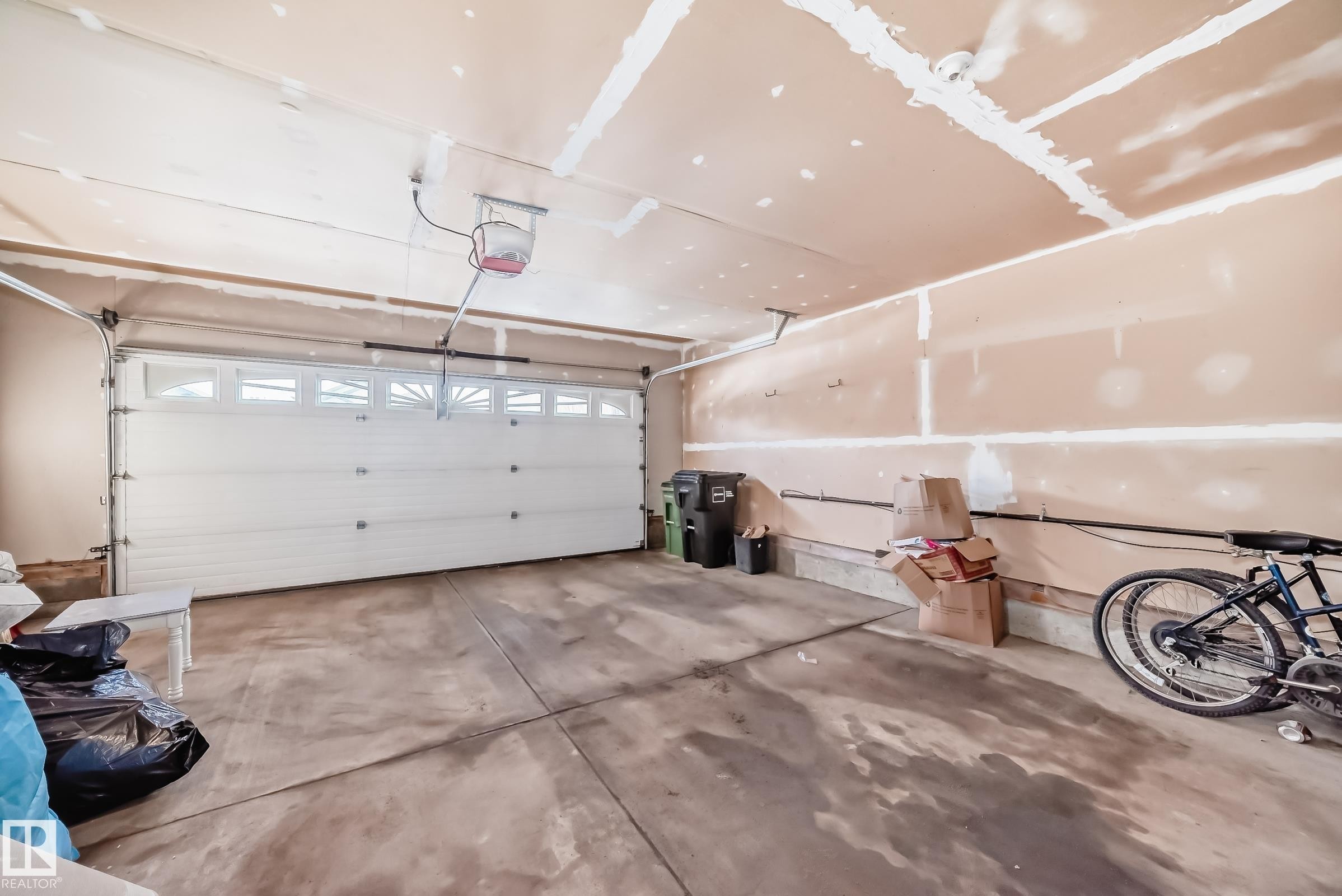 16348 89 Street, Edmonton, AB - Indoor Photo Showing Garage